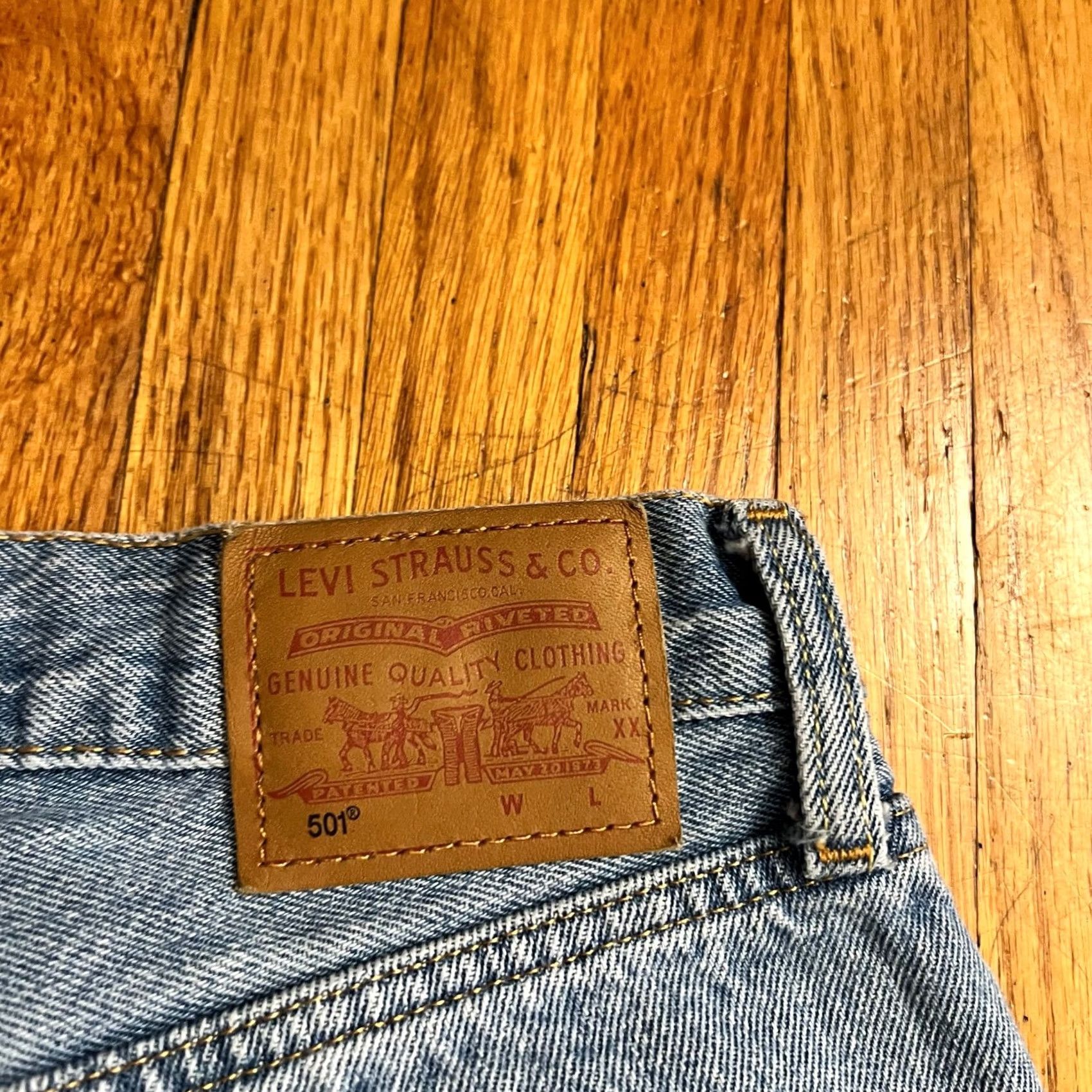 Levi's VINTAGE Levi’s Jeans Womens 27x30 501 Straight Distressed Premium Blue Pnats Button Fly Jeans Women 27 XS? Size 27" / US 4 / IT 40 - 3 Thumbnail