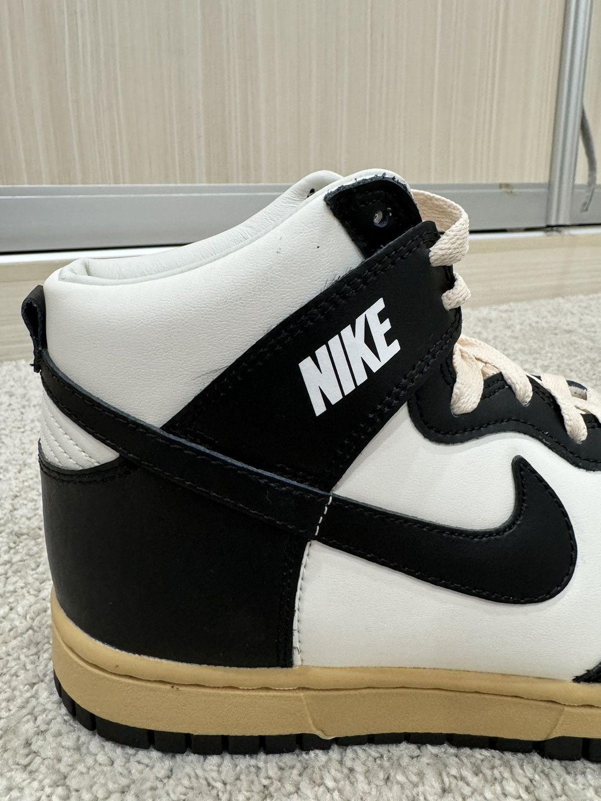 Nike Nike Dunk High OG SE W “Panda” Size US 8 / EU 41 - 9 Thumbnail