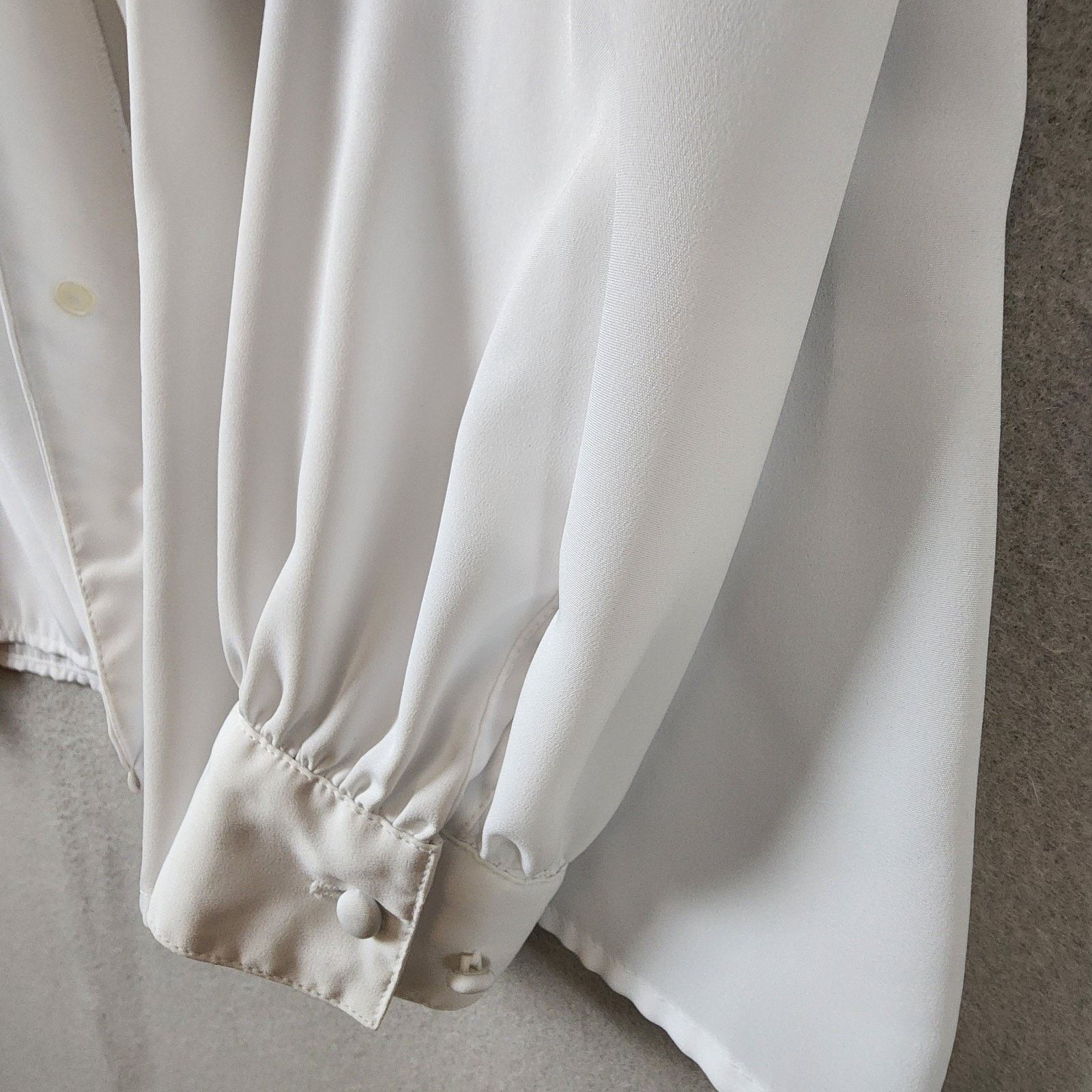 Other Christie & Jill Ruffle Front Blouse Size 4 White Long Sleeve Size S / US 4 / IT 40 - 8 Thumbnail