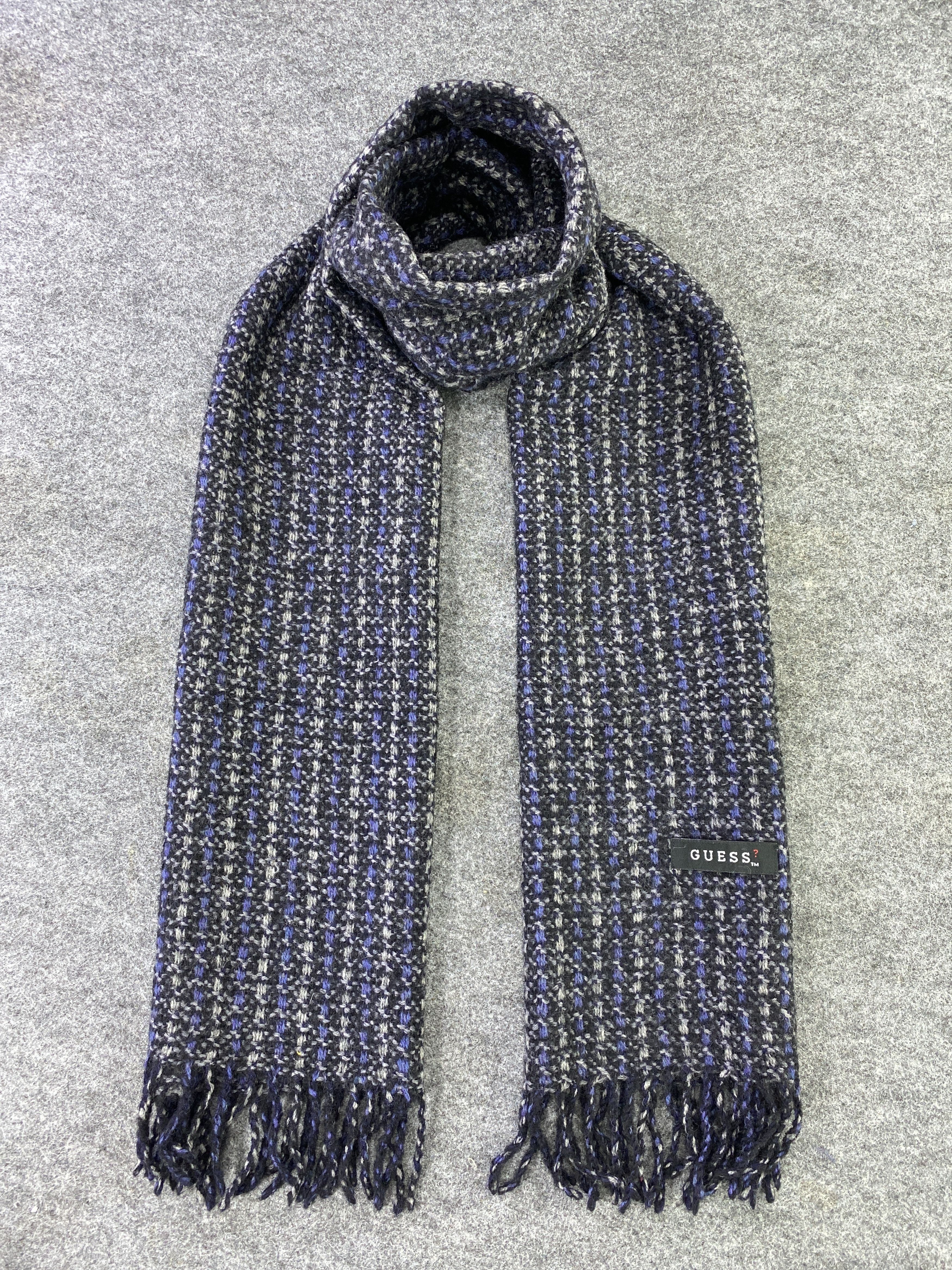 Guess Scarf / Muffler / Neckwear - T612