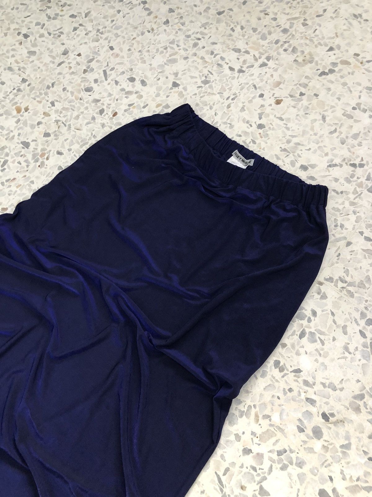 Pleats Please Issey Miyake ✨Vintage Issey Miyake Shiny Blue Stretchable Midi Skirt Size 25" / US 0 / IT 36 - 16 Thumbnail