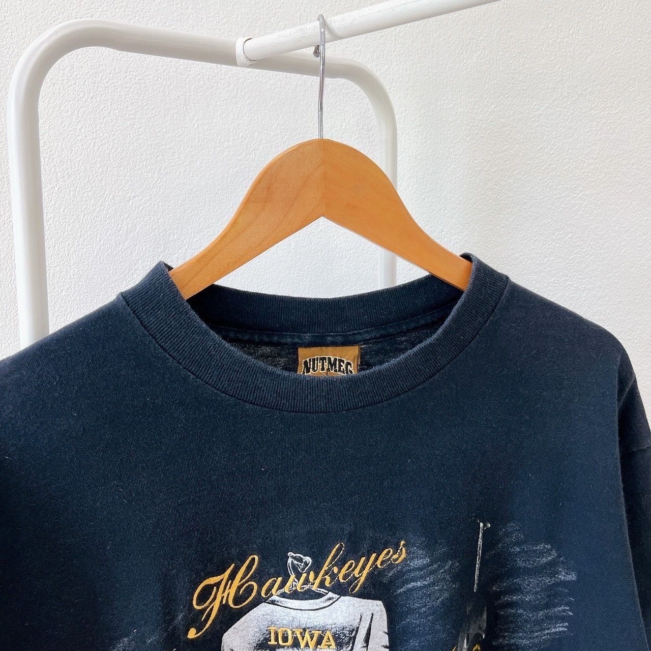 Vintage 1990s Iowa Hawkeyes NCAA T-Shirt/ Size 1XL in Black, Men's — image 2 of 6