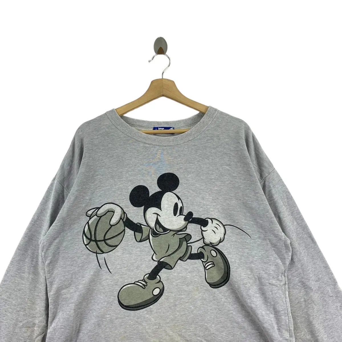 Disney Vintage MICKEY MOUSE Tokyo Disneyland Basketball Sweatshirt Size L / US 10 / IT 46 - 3 Thumbnail