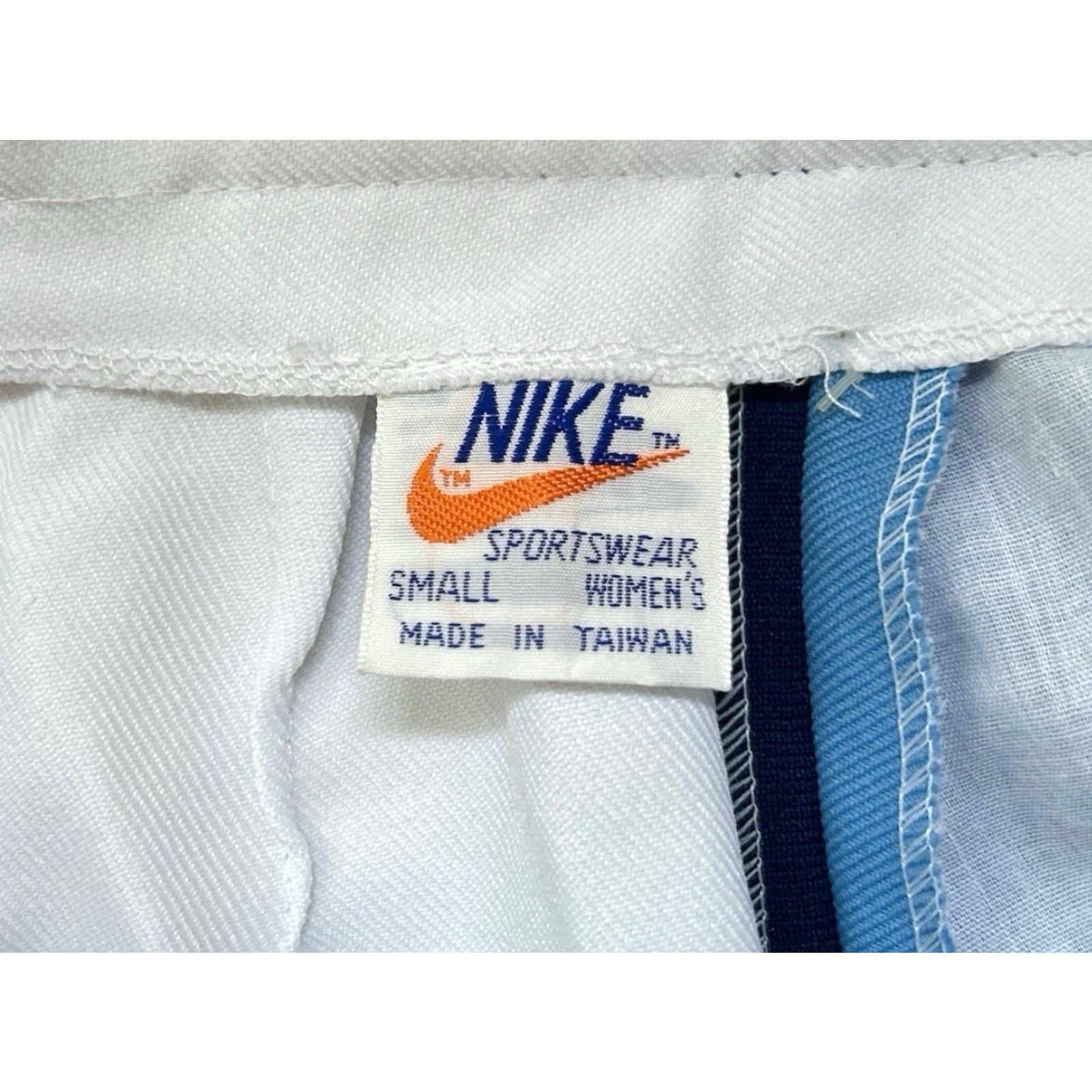 VINTAGE Nike Skirt Womens S 80s Tennis White 12 Waist 14.5 Length Deadstock NWT Front Pockets Back Closure Embroidered Swoosh Caroli...