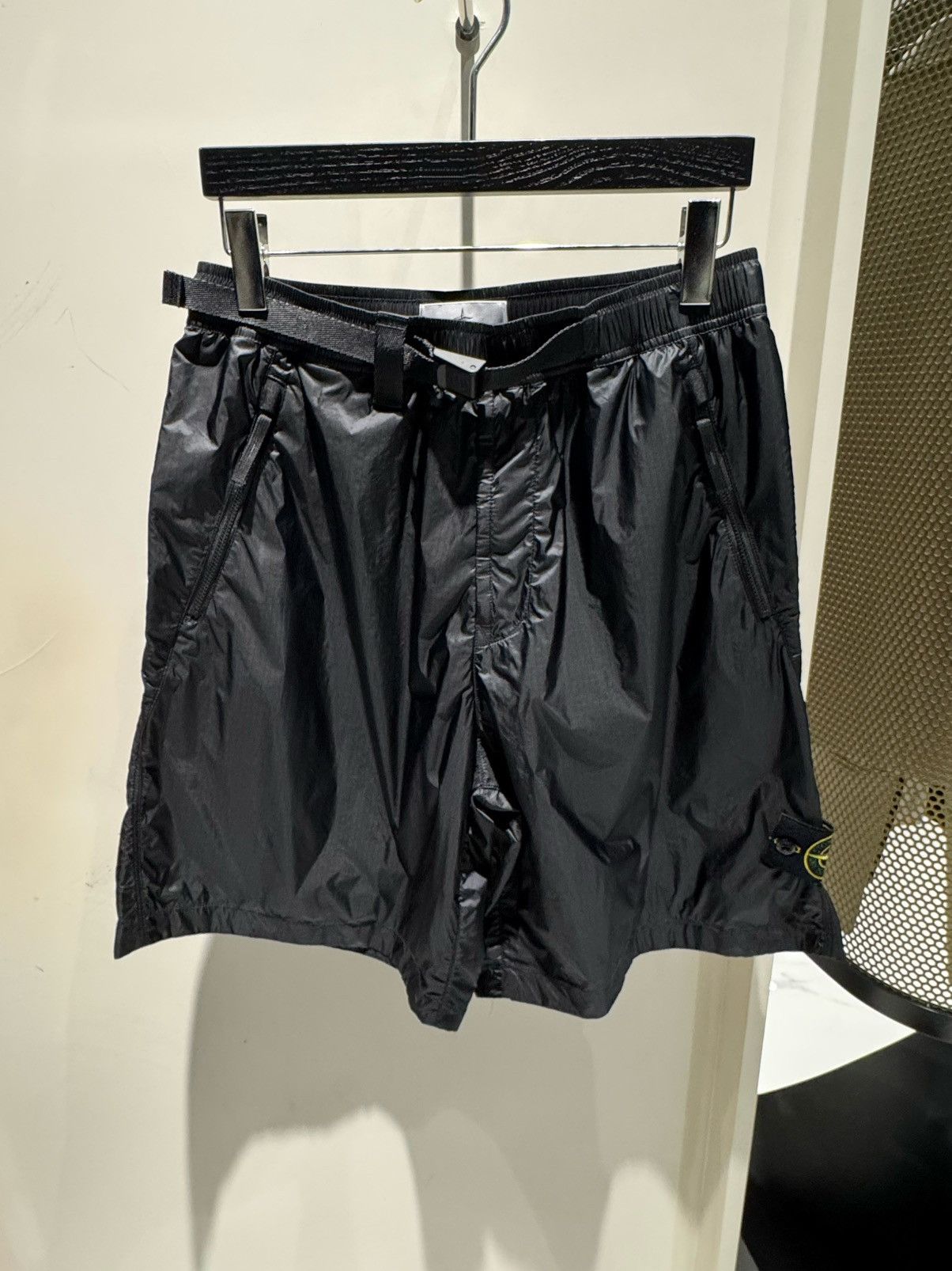 Stone Island NWT Compass Patch Zip Pocket Casual Shorts - Navy Blue, 30 Size US 30 / EU 46 - 1 Thumbnail