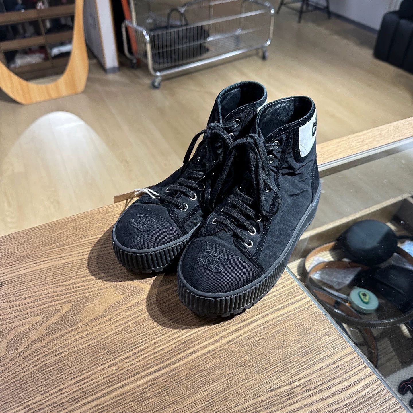 Chanel Chanel Casual Black Lowtop Sneakers 5 Men Size US 5 / EU 37 - 1 Thumbnail
