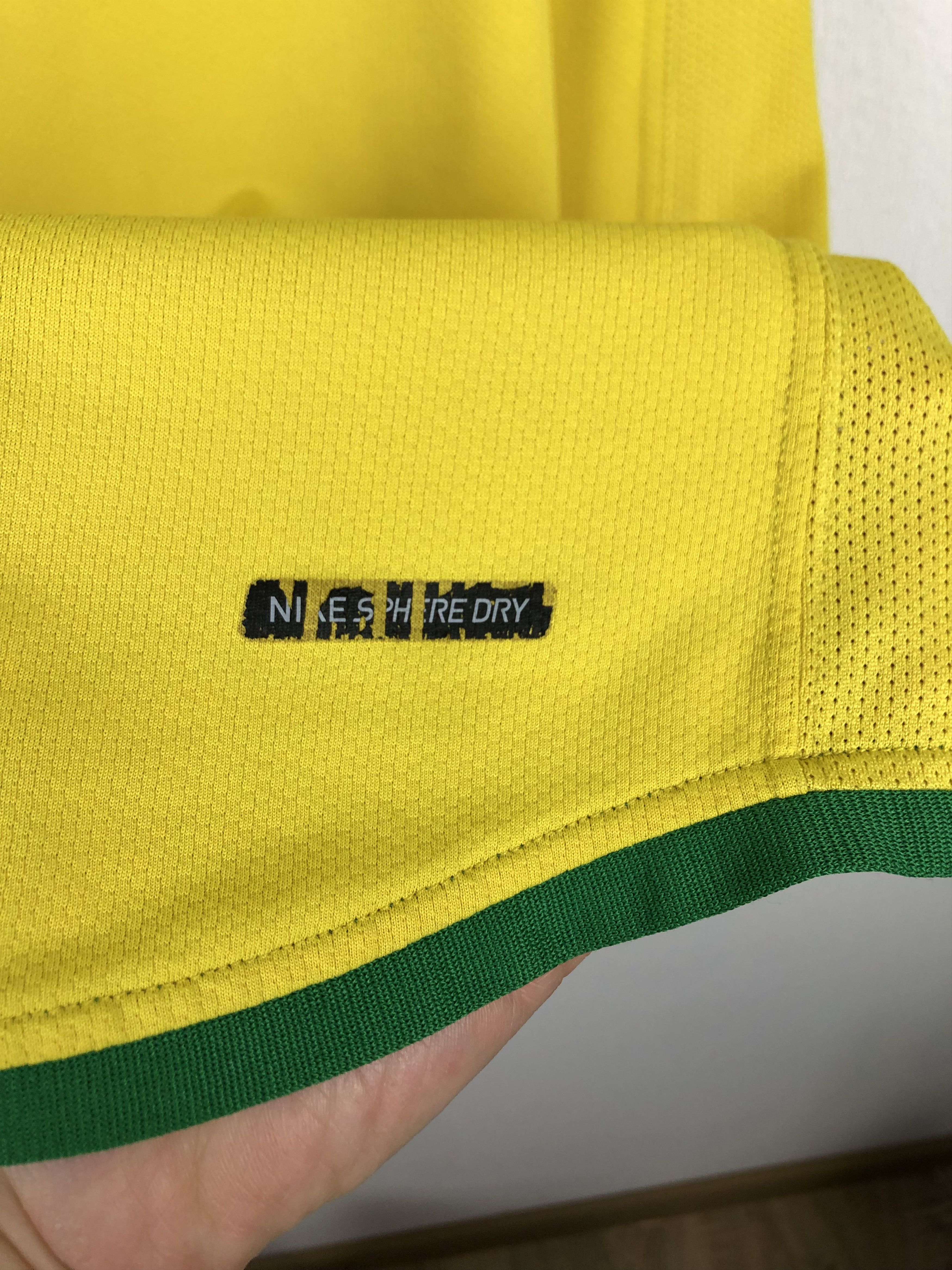 Nike Brazil Home football shirt 2006 Soccer Nike Jersey Trikot Size US M / EU 48-50 / 2 - 11 Thumbnail