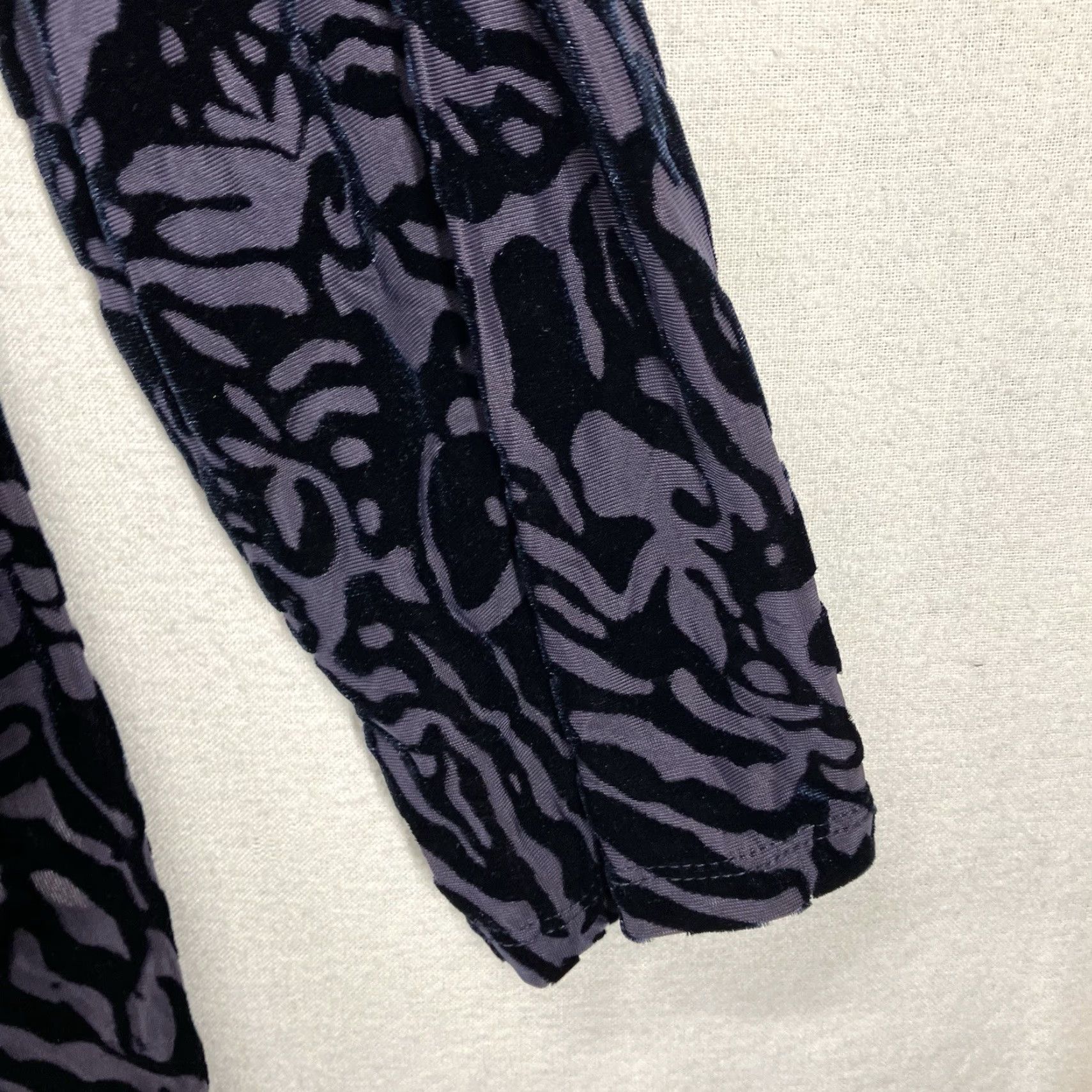 Vintage HANNAH Women's Black Velvet Deep Purple Top XL Tunic Blouse Long Sleeve Round Neck Fairy Gothic Casual Size XL / US 12-14 / IT 48-50 - 7 Thumbnail