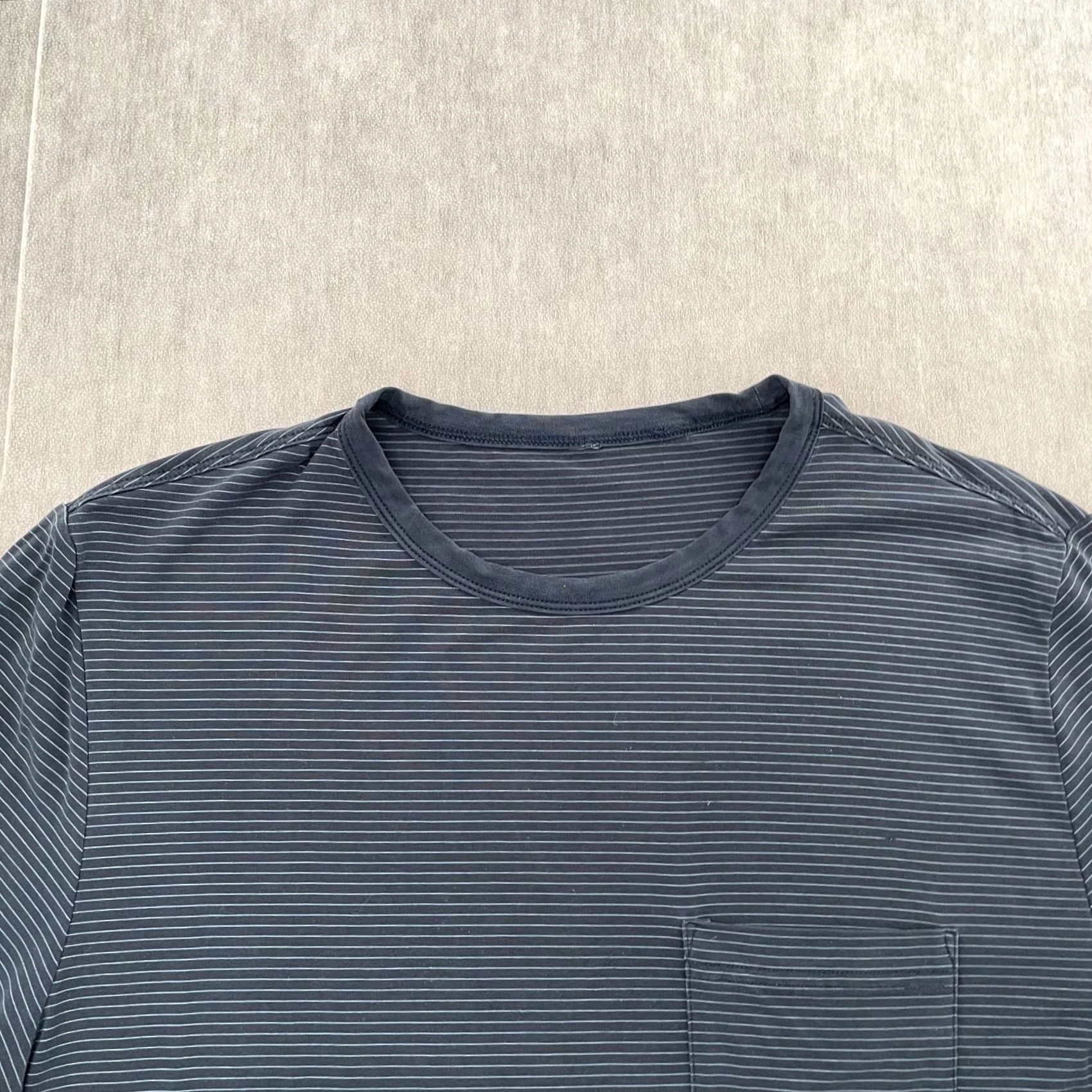 Vuori Vuori Shirt Adult Medium Blue Linear Tech Performance Tee Pocket Stretch Mens M Size US M / EU 48-50 / 2 - 3 Thumbnail