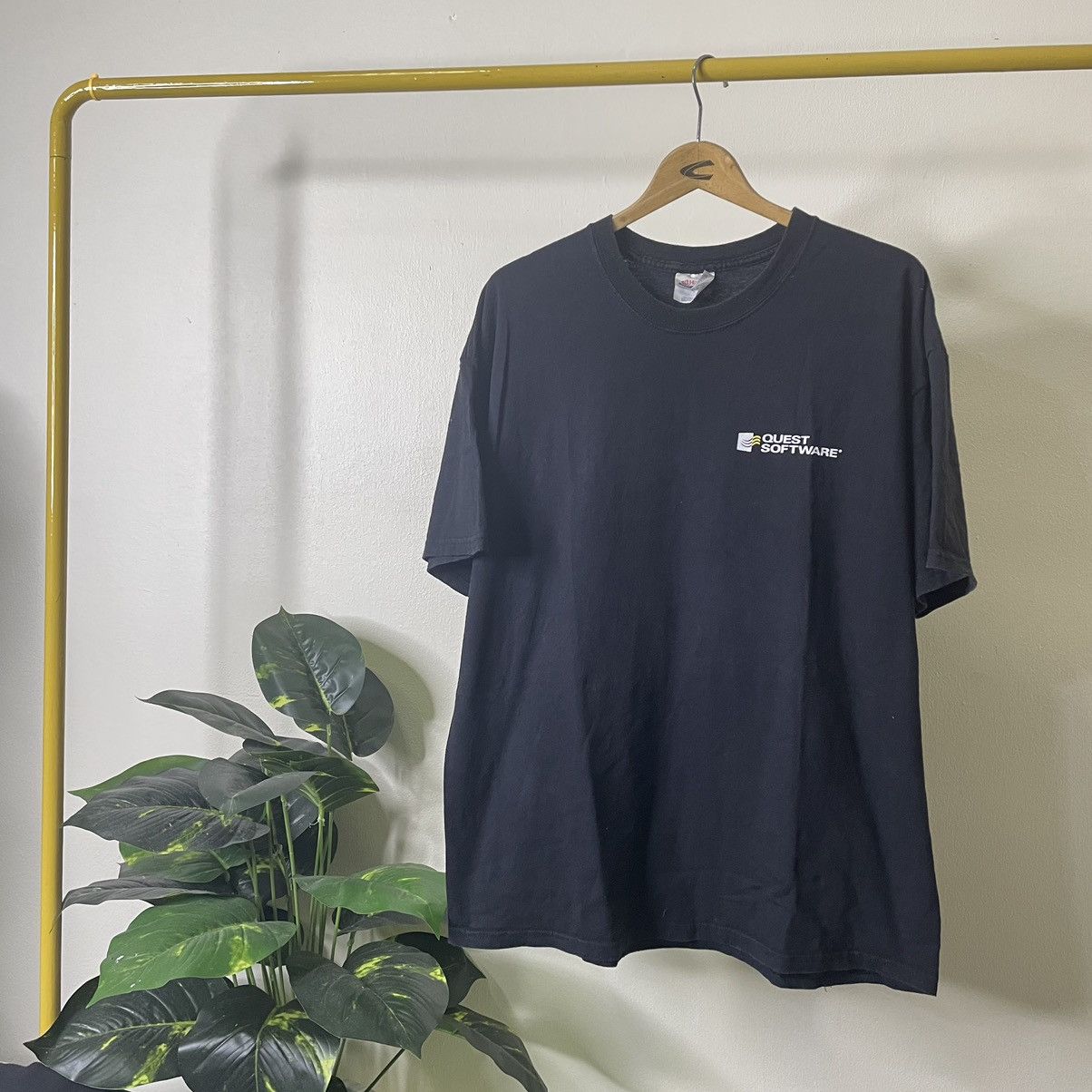 Microsoft × Vintage Vintage 2009 Microsoft Quest Software Promo T Shirt Size US XL / EU 56 / 4 - 4 Thumbnail
