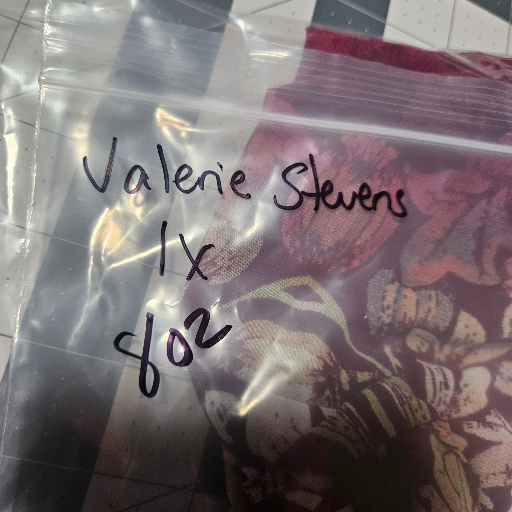 Other Valerie Stevens Women’s Floral Blouse 1X Burgundy Long Sleev Size XL / US 12-14 / IT 48-50 - 6 Thumbnail