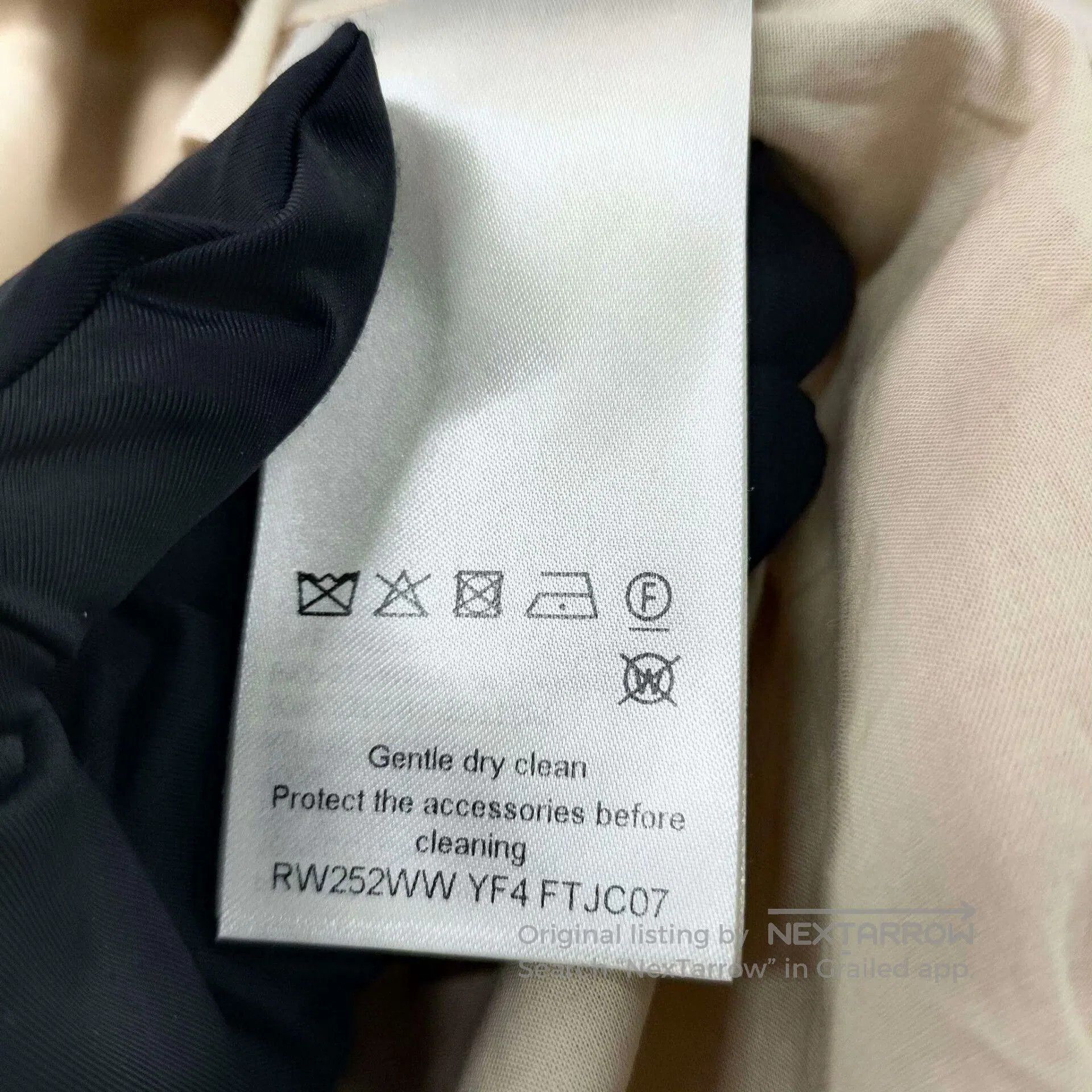 Louis Vuitton Louis Vuitton Beige Ruffled Collar Coat. Size XS / US 0-2 / IT 36-38 - 4 Thumbnail