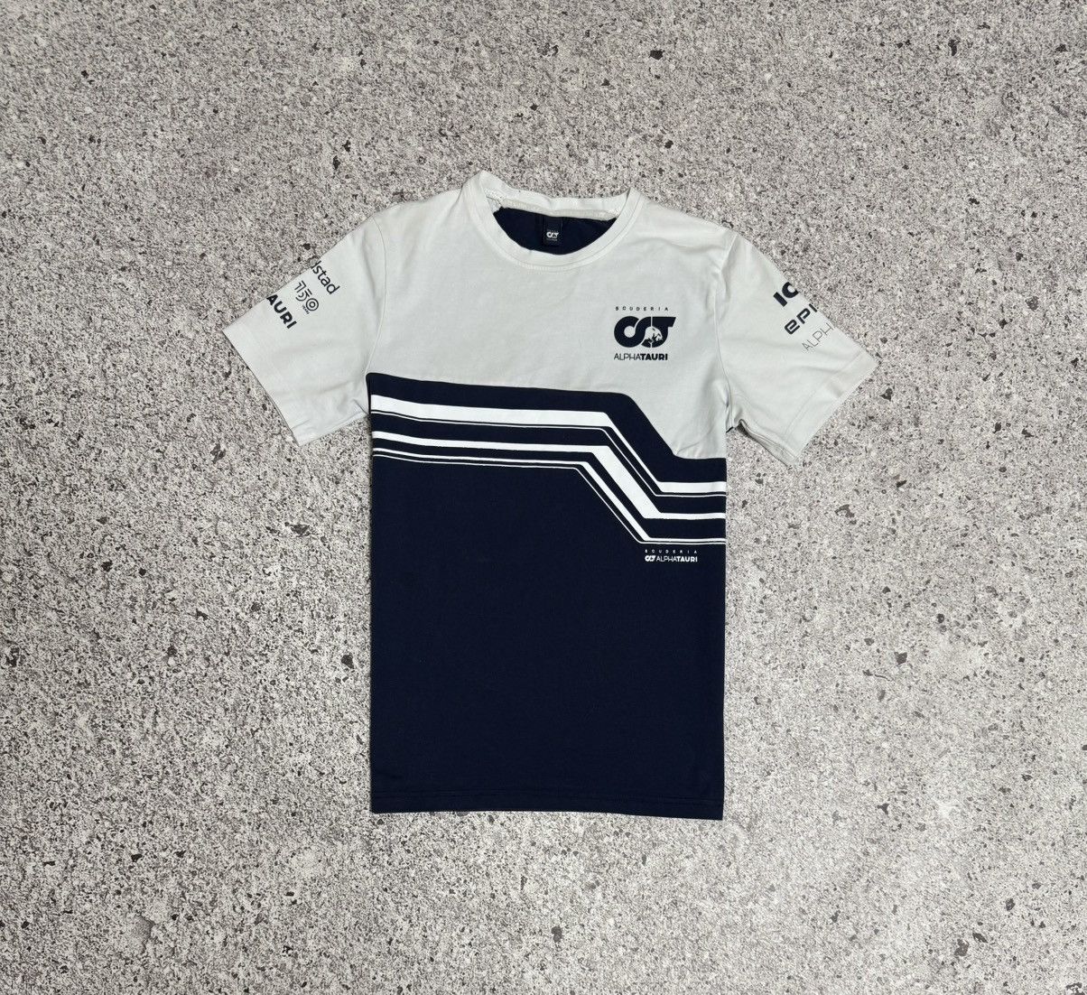 Alpha Industries × Ferrari Rare Scuderia AlphaTauri 2023 Team Racing Retro T-Shirt Size US XS / EU 42 / 0 - 3 Thumbnail