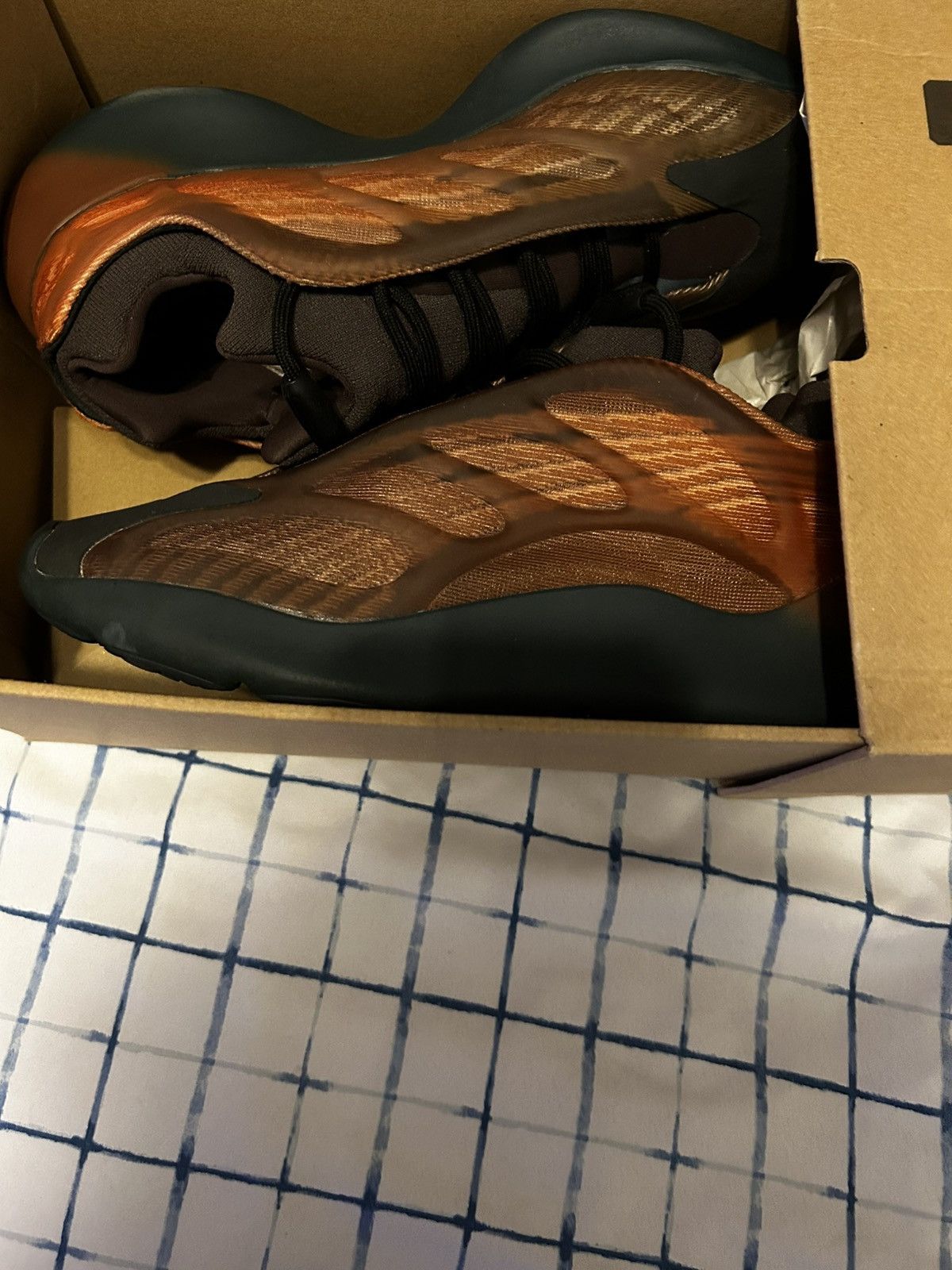 Yeezy Yeezy 700 V3 "Arizona" trainers Size US 8 / EU 41 - 3 Thumbnail