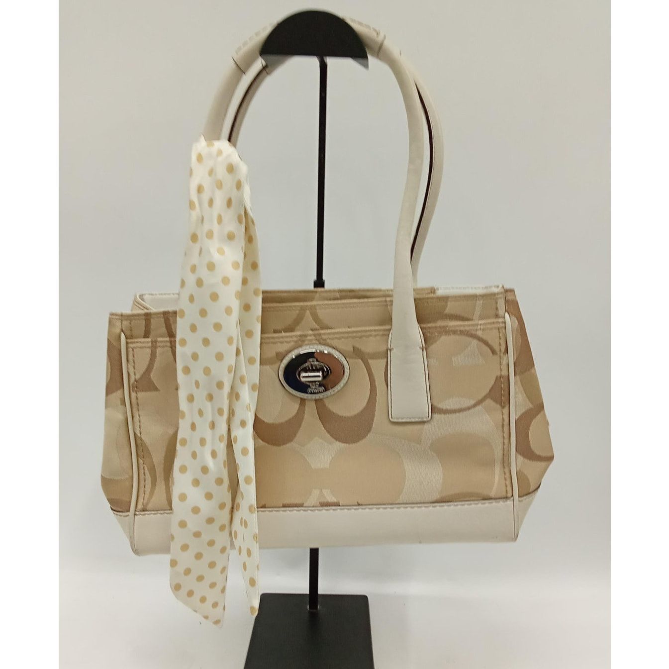 Coach Coach Hamptons Signature Canvas Scarf Tote Bag Size ONE SIZE - 1 Thumbnail