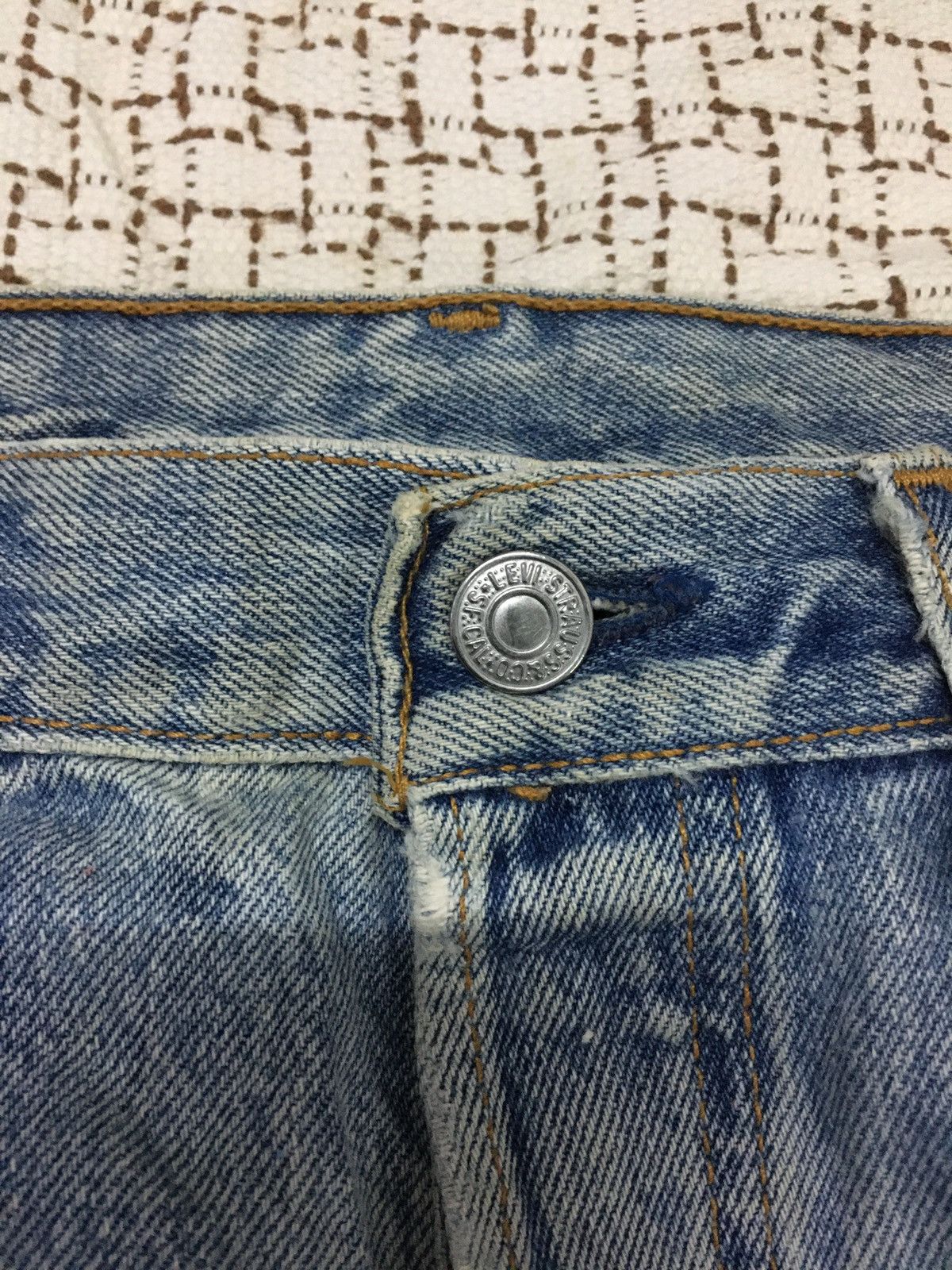 Levi's Vintage Levis Lot 501 Fly Button Distressed Jeans (Y01) Size US 32 / EU 48 - 14 Thumbnail