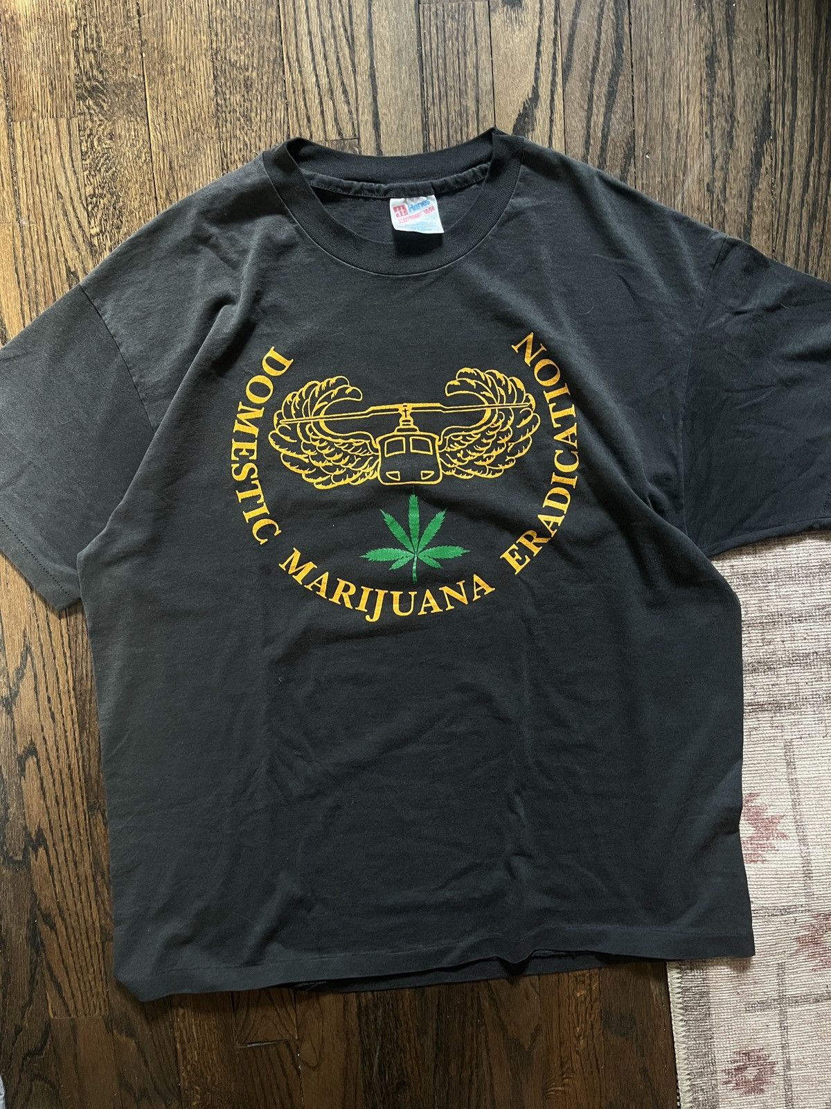 Vintage 90s Domestic Marijuana Eradication T-Shirt Size US XL / EU 56 / 4 - 2 Thumbnail