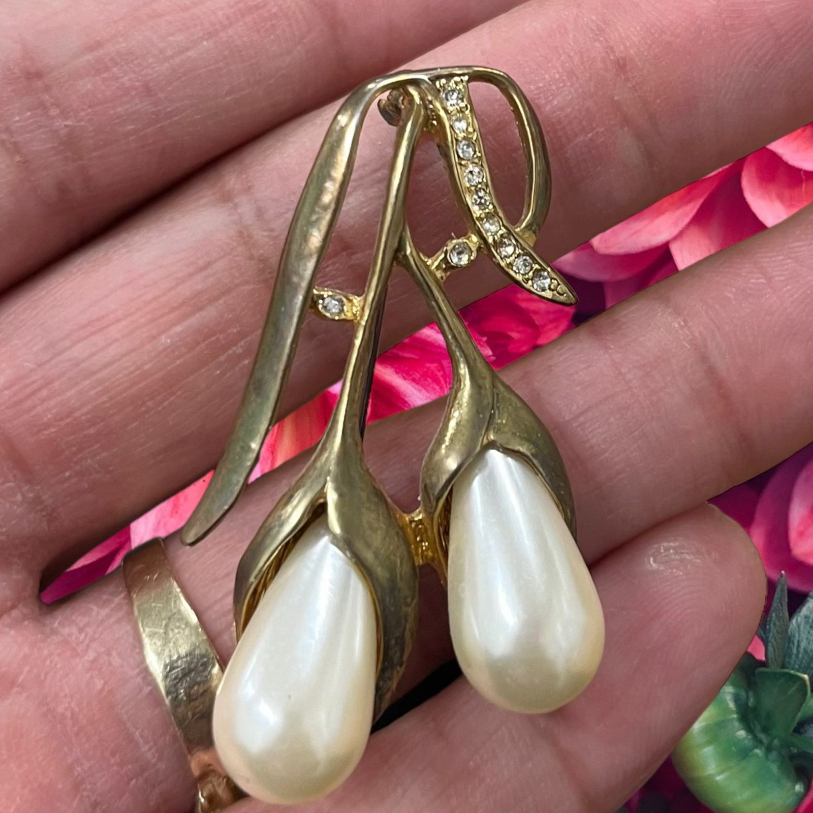 Other Vintage 70s Pearl and Crystal Stone Gold Brooch Double Pearl Size ONE SIZE - 2 Thumbnail