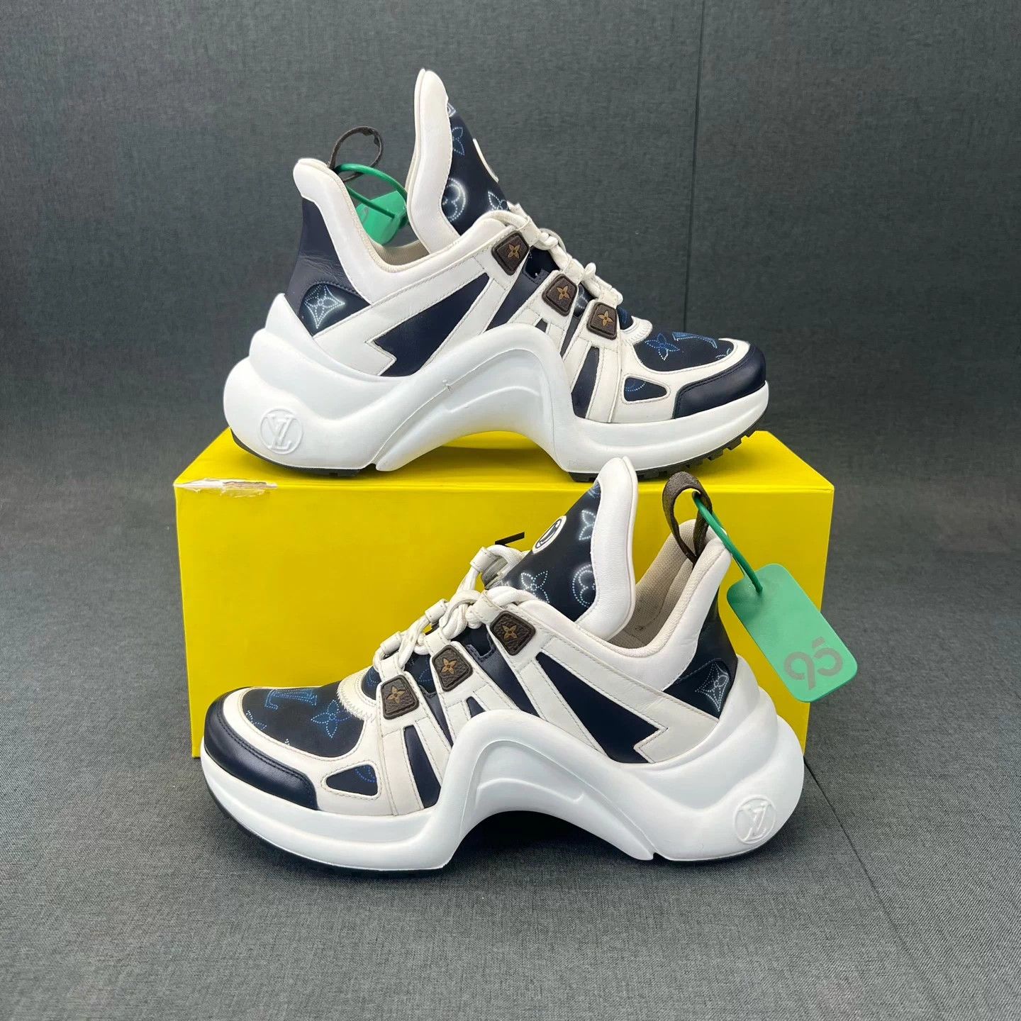 Louis Vuitton LV Archlight White Blue Monogram Sneakers 36.5 Size US 5.5 / IT 35.5 - 2 Thumbnail