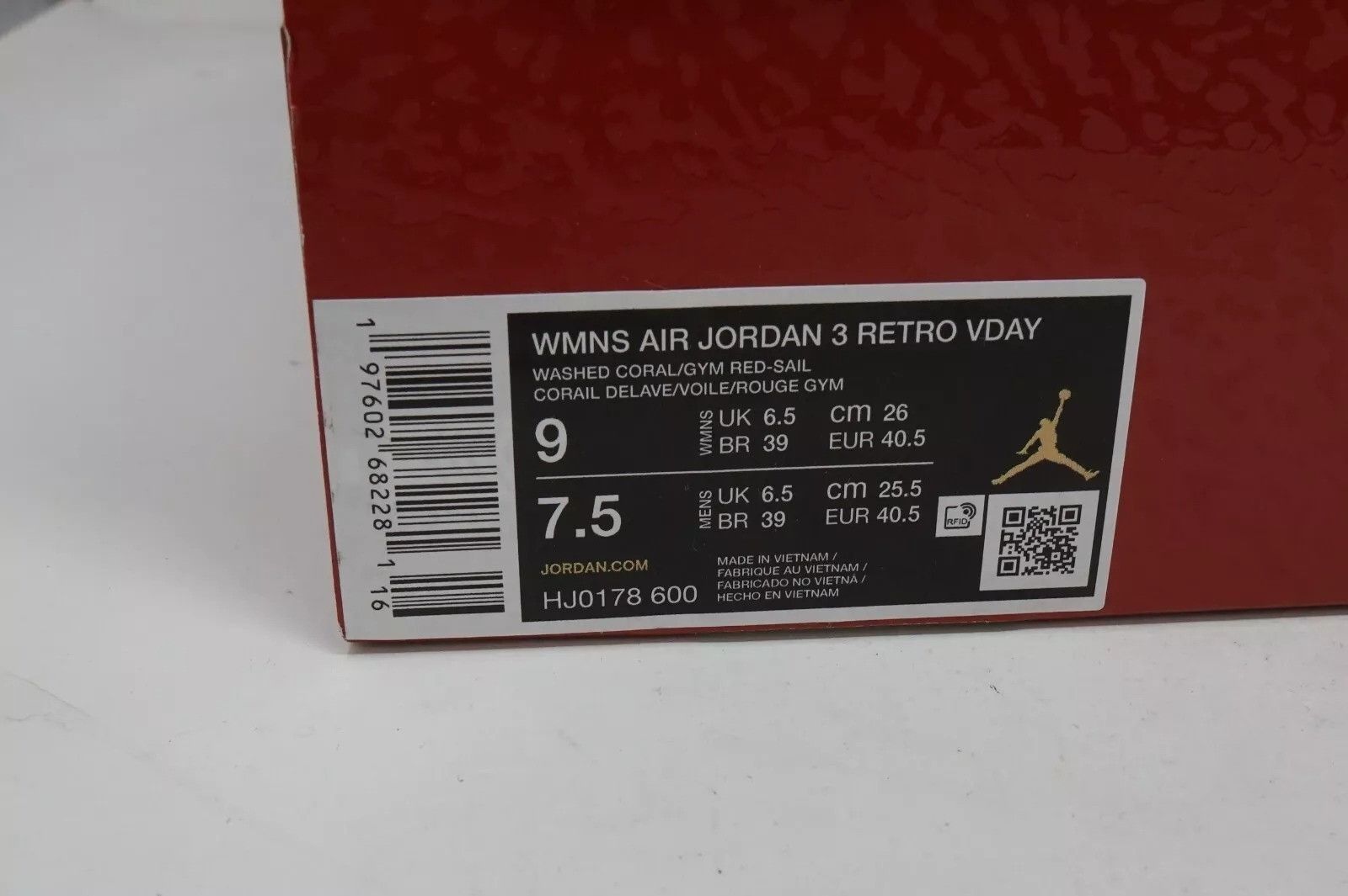 Jordan Brand × Nike Jordan 3 Retro Valentine's Day Treat Yourself (2025) Size US 9 / IT 39 - 8 Thumbnail
