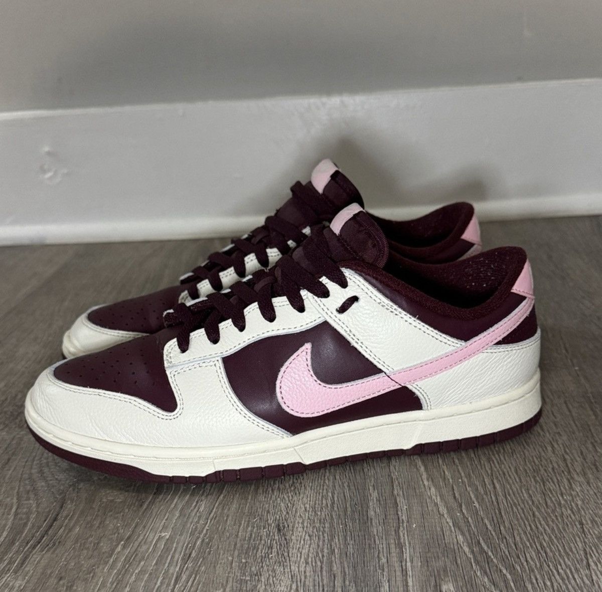 Jordan Brand Nike Dunk Low Retro PRM Valentine's Day (2023) Size US 9.5 / EU 42-43 - 1 Thumbnail