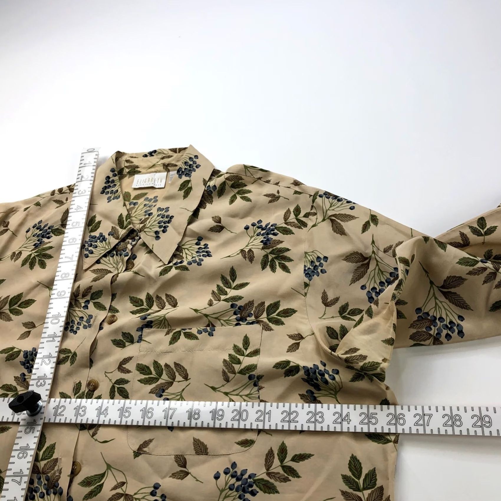Liz Claiborne Elisabeth By Liz Claiborne 100% Silk 16 Button Long Sleeve Shirt Liz Claiborne Shirt Button-Up Silk Beige Floral Classic Casual Women Size 16 Size XXL / US 16-18 / IT 52-54 - 4 Thumbnail