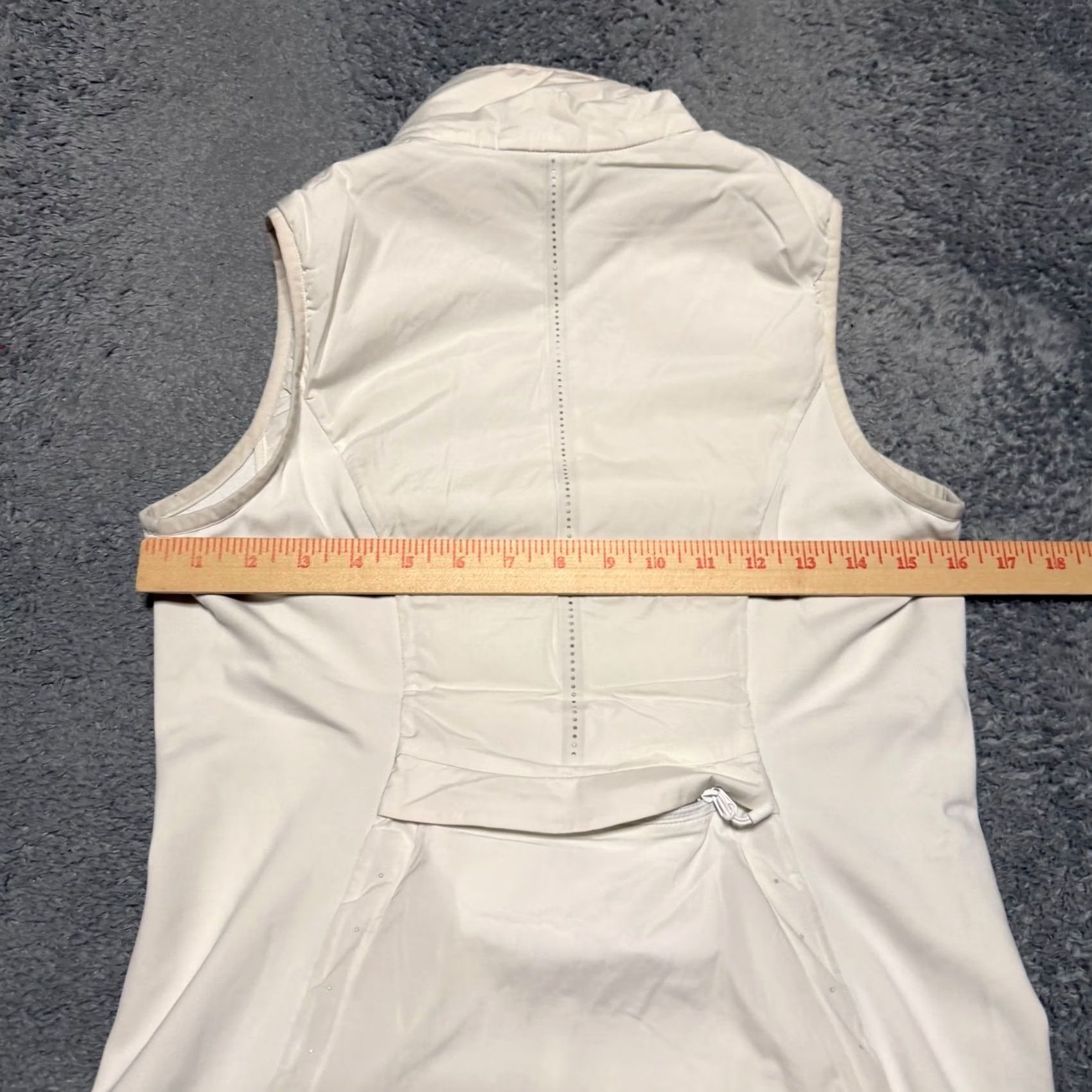 Lululemon Lululemon Vest Womens 6 White Run For The Cold Insulated Running Pockets Size M / US 6-8 / IT 42-44 - 6 Thumbnail