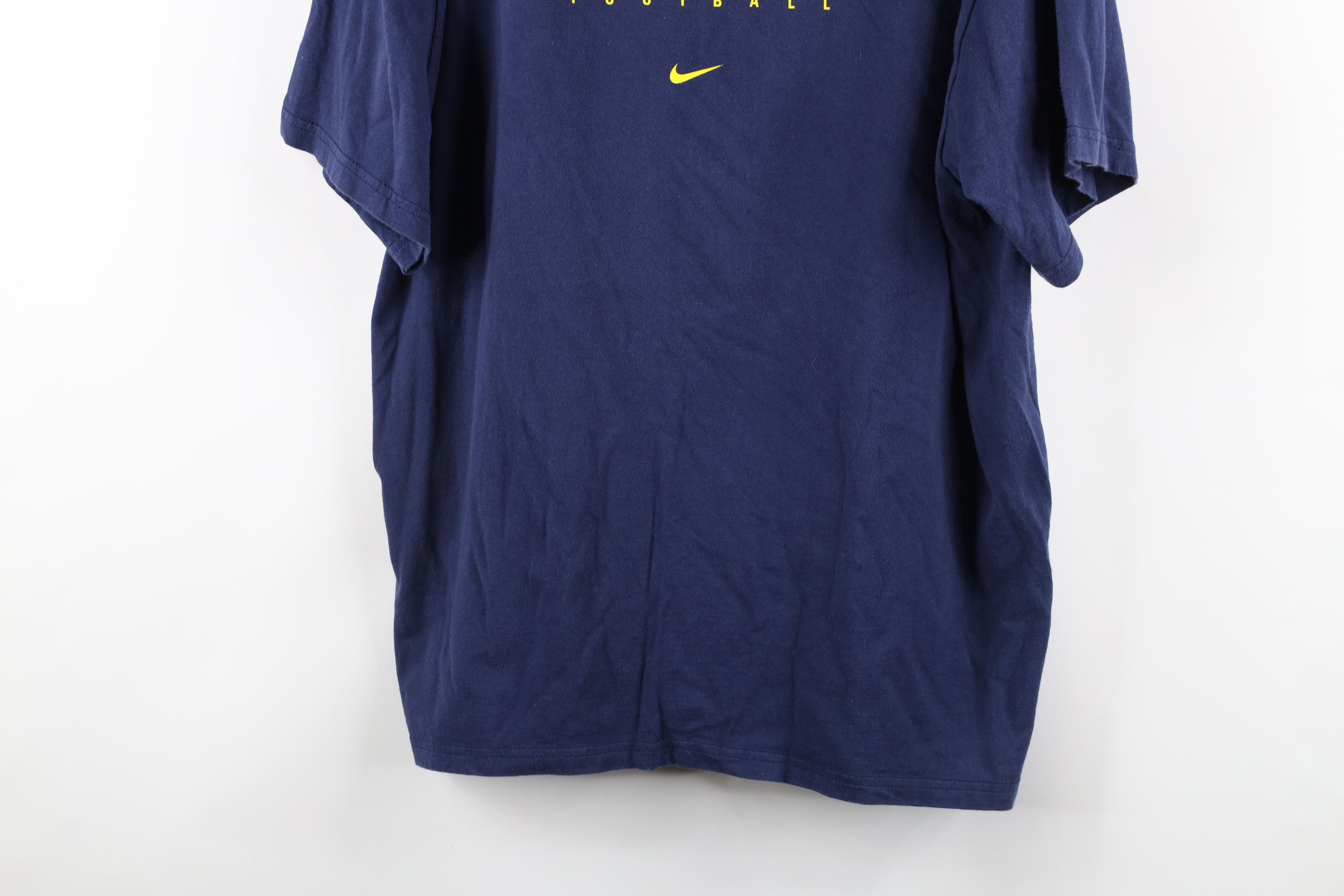 Nike Vintage Nike Swoosh University of Michigan Football T-Shirt Size US L / EU 52-54 / 3 - 3 Thumbnail