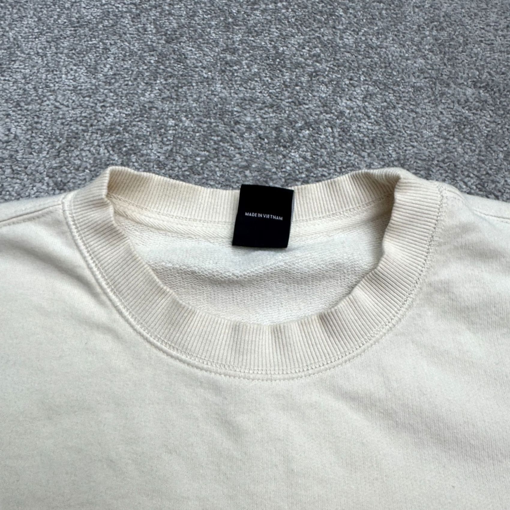 Vintage Peloton Sweatshirt Pullover Mens Large Ivory Crew Neck All Seasons Breathable Logo Sweatshirt Fashion Active Outdoor Sports 90s Size US L / EU 52-54 / 3 - 7 Thumbnail