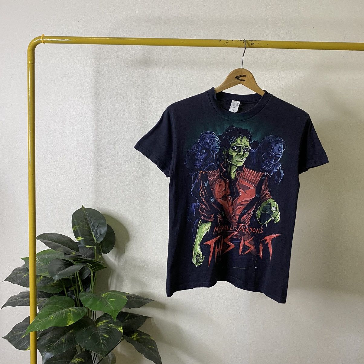 Michael Jackson Vintage 2009 Michael Jackson This Is It Zombie T Shirt Size US S / EU 44-46 / 1 - 1 Thumbnail