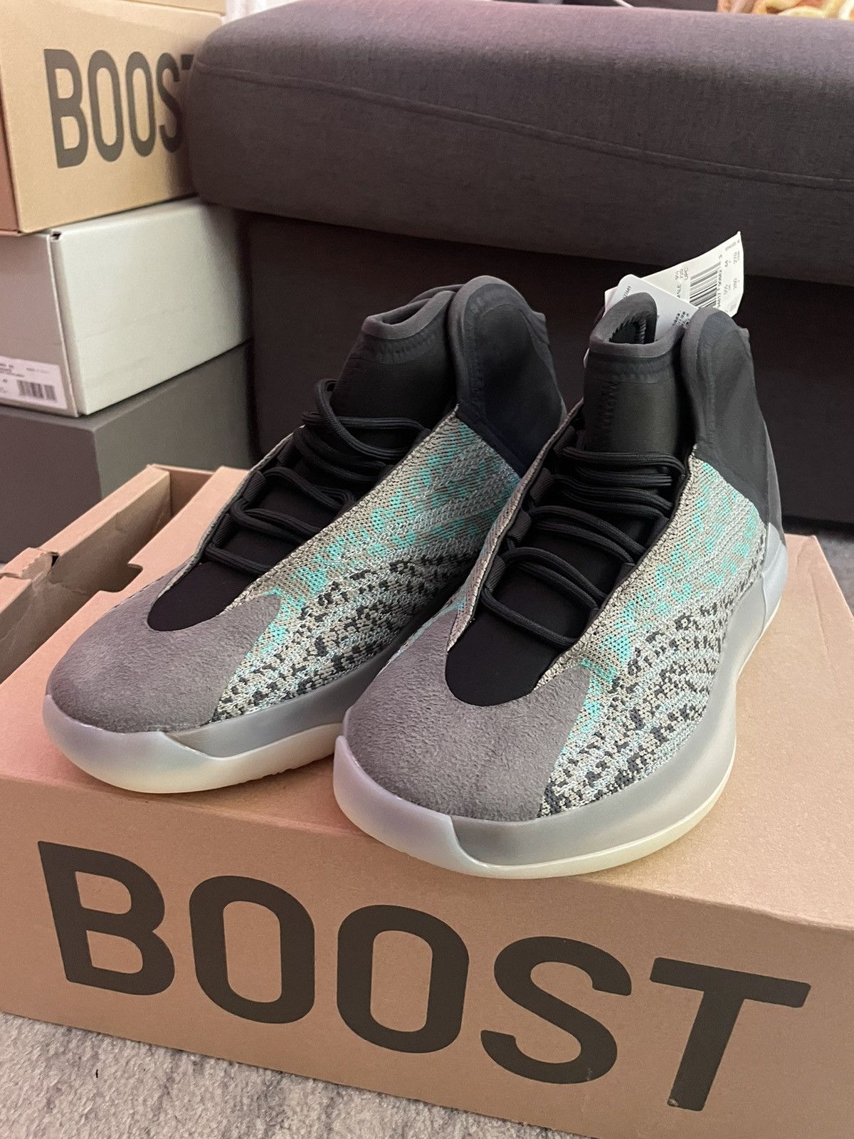 Yeezy on sale Quantum Teal Size 10