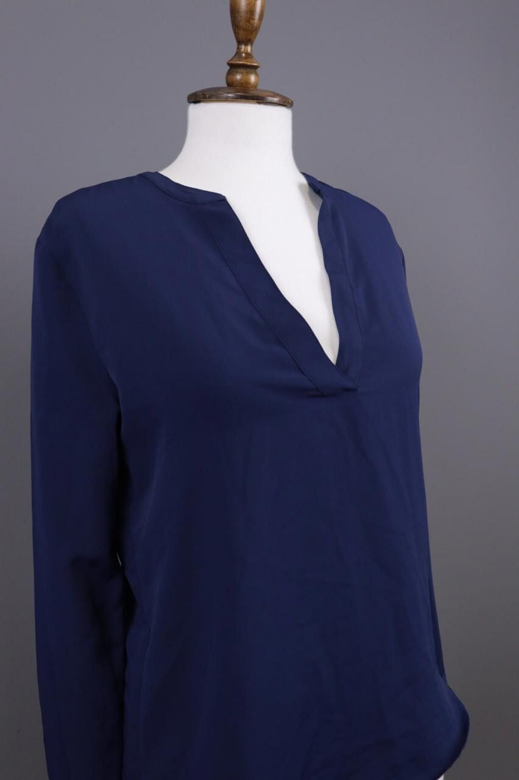Lauren Ralph Lauren Lauren Ralph Lauren Blue V-Neck Blouse Shirt Size S Size S / US 4 / IT 40 - 5 Thumbnail