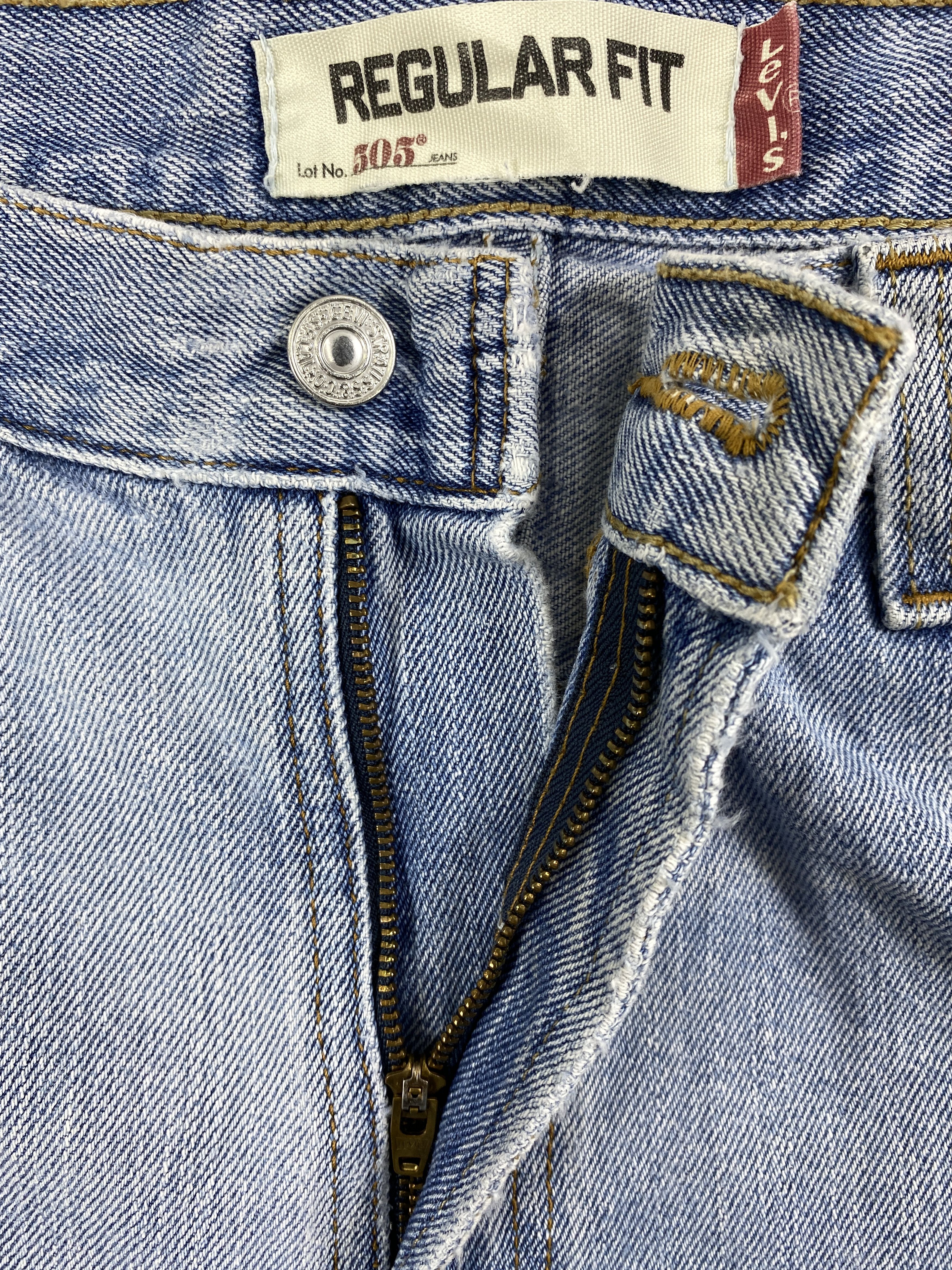 Levi's Mid Blue Vintage Levi's 505 Jeans 35x31 Denim -JN1790 Size US 35 - 6 Thumbnail