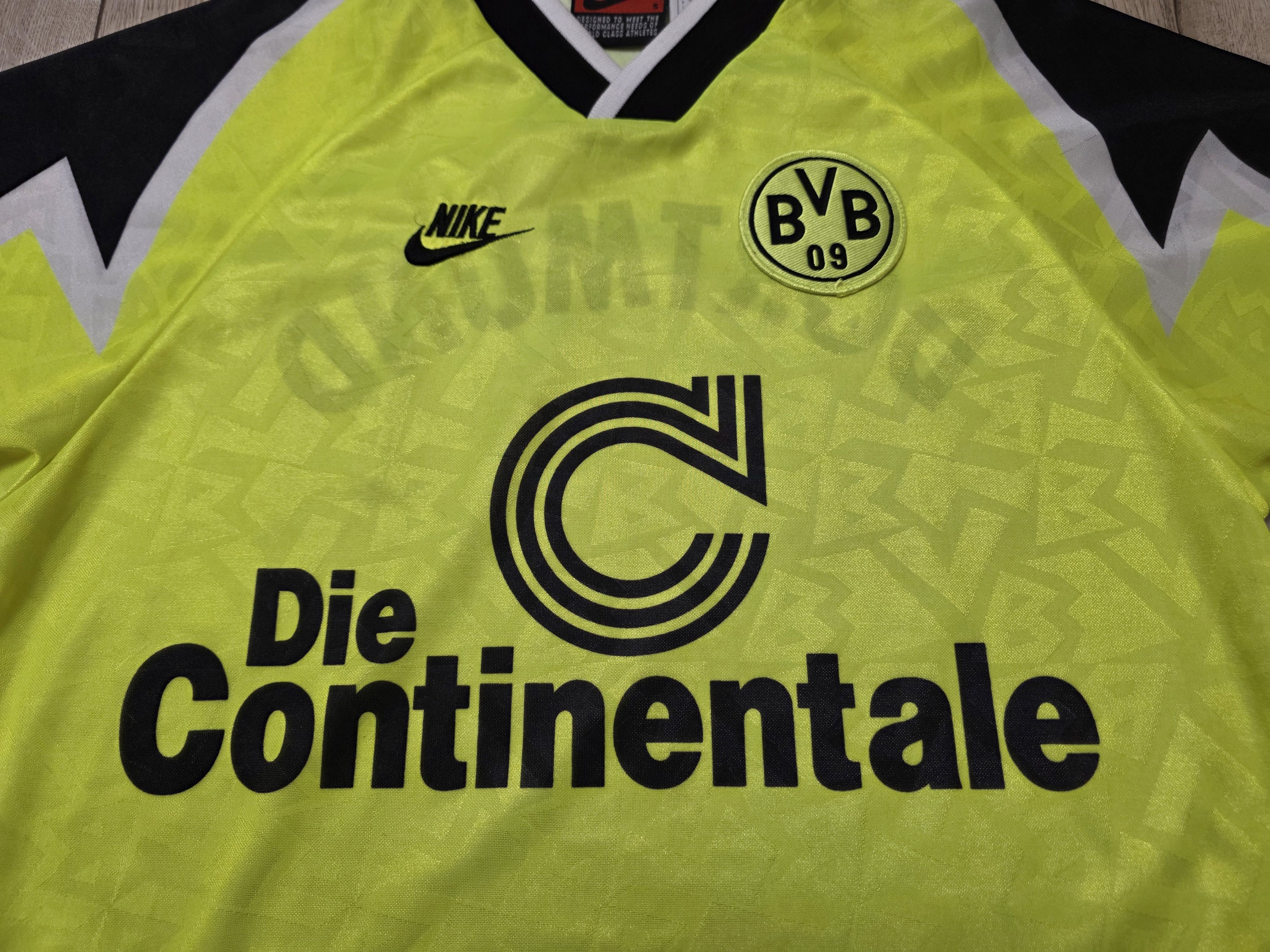 Vintage BORUSSIA DORTMUND 1995 1996 VINTAGE FOOTBALL SOCCER JERSEY Size US S / EU 44-46 / 1 - 3 Thumbnail