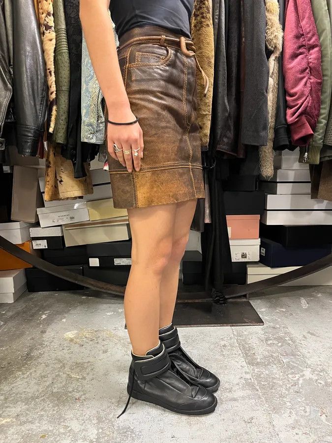 Moschino 1990s Moschino Brown Eroded Leather Skirt Size 25" / US 0 / IT 36 - 3 Thumbnail
