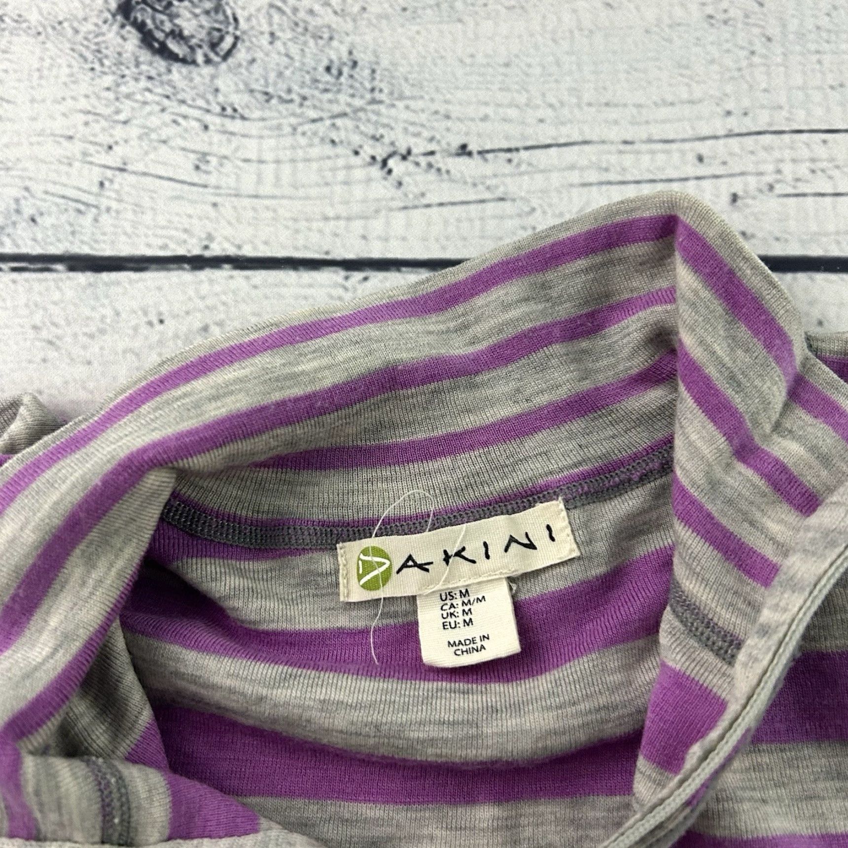 Dakine VINTAGE Dakini Striped 100% Merino Wool Long Sleeve 1/4 Zip Top Women's M Gray Purple Shirt Womens M Merino 100% Striped Zip 1/4 Dakini Size M / US 6-8 / IT 42-44 - 4 Thumbnail