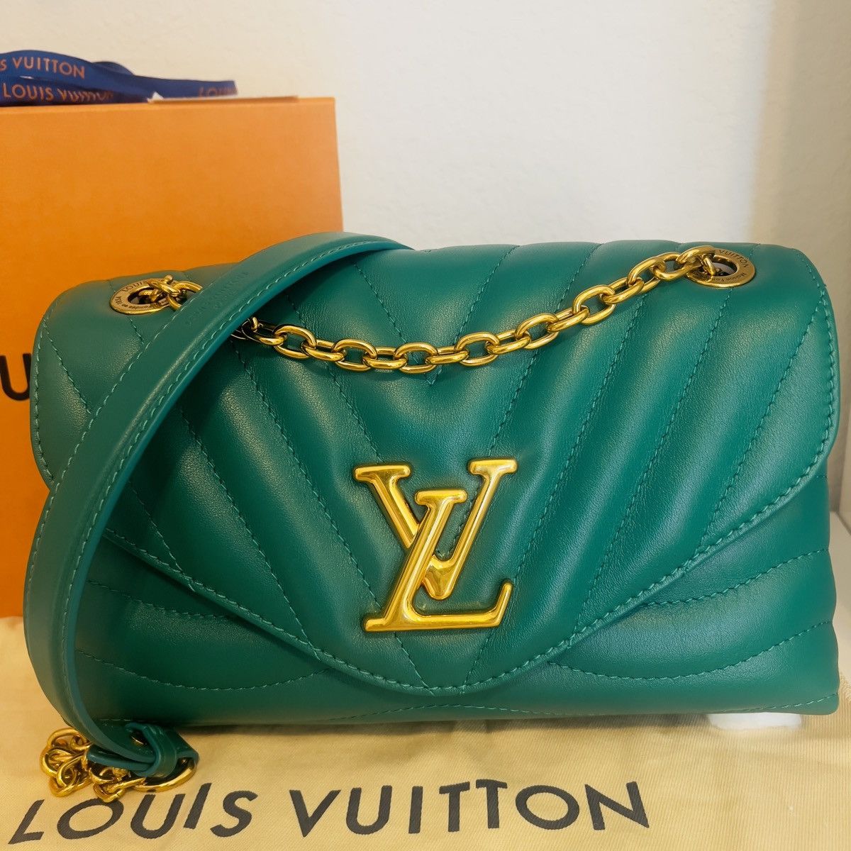 Louis Vuitton Authentic LOUIS VUITTON New Wave leather handbag Size ONE SIZE - 1 Thumbnail