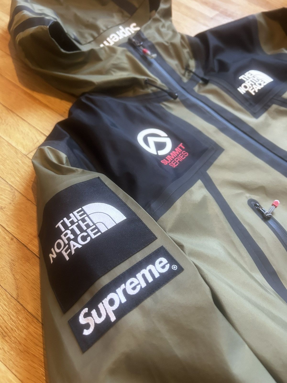Supreme × The North Face Supreme X The North Face Summit Series Outer Seam Jacket Size US M / EU 48-50 / 2 - 2 Thumbnail