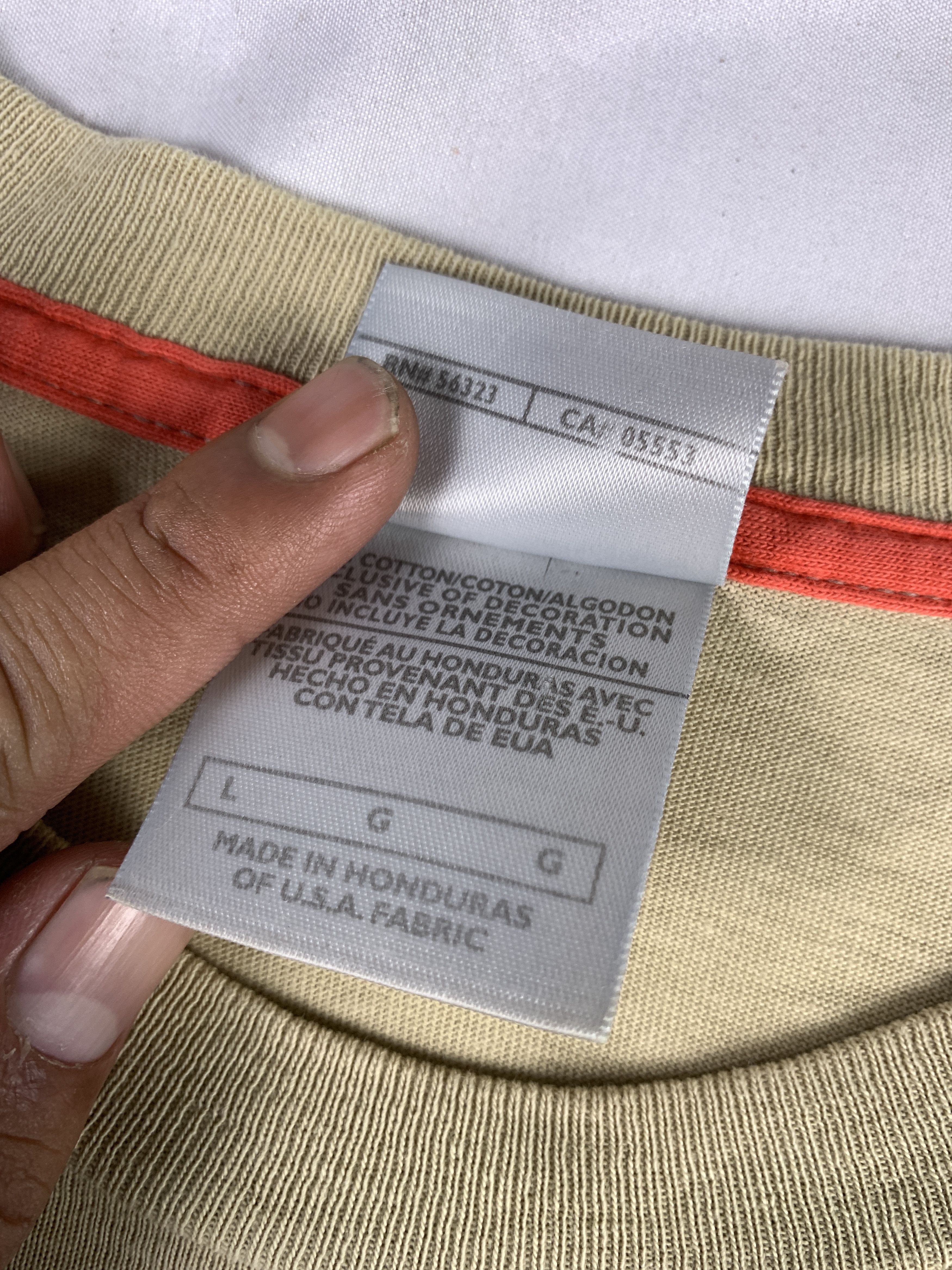 Nike 2000s Nike Beige Small Swoosh Tee (L) Size US L / EU 52-54 / 3 - 6 Thumbnail