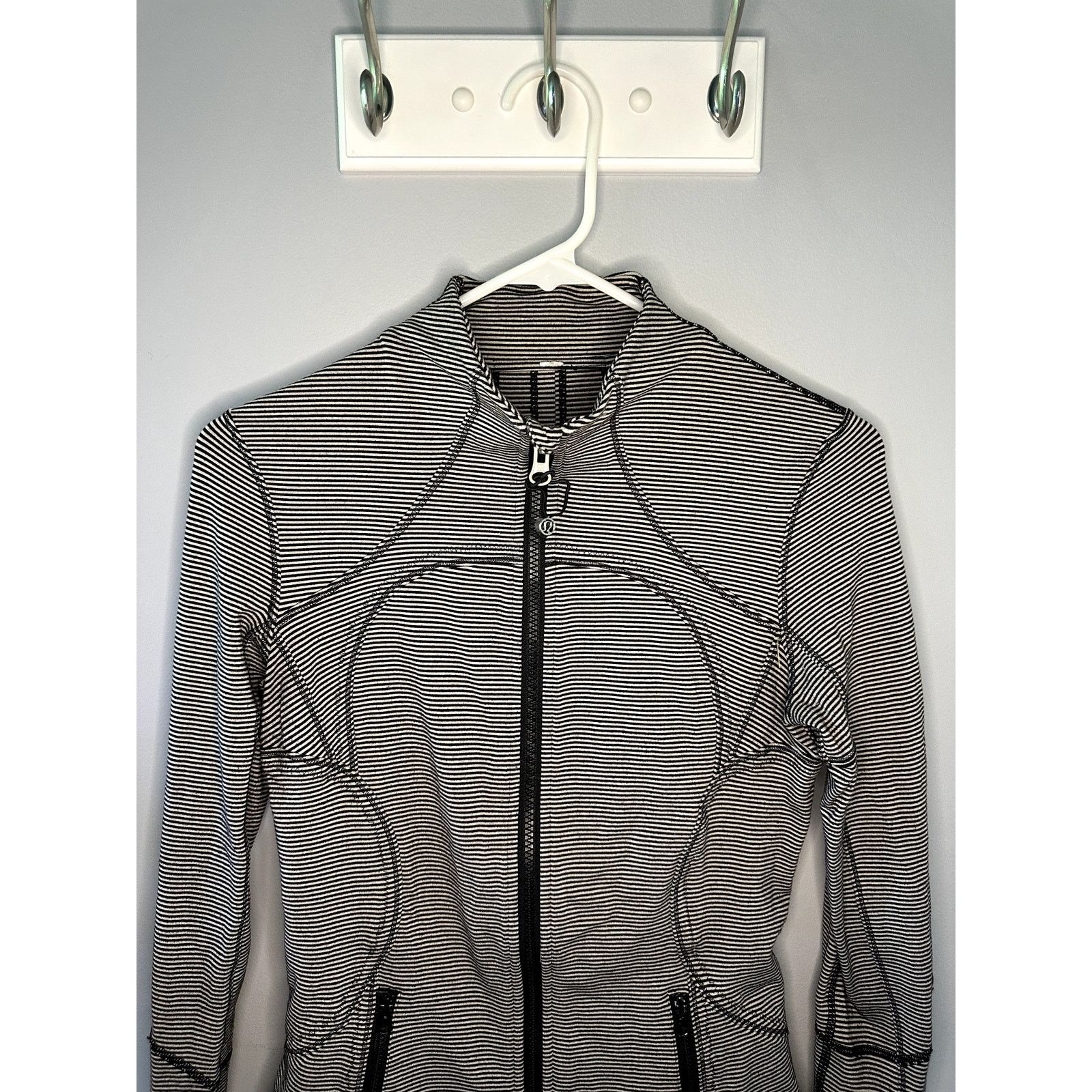 Lululemon Lululemon Tonka Stripe Forme Jacket Heathered Black Size 6 Size M / US 6-8 / IT 42-44 - 4 Thumbnail