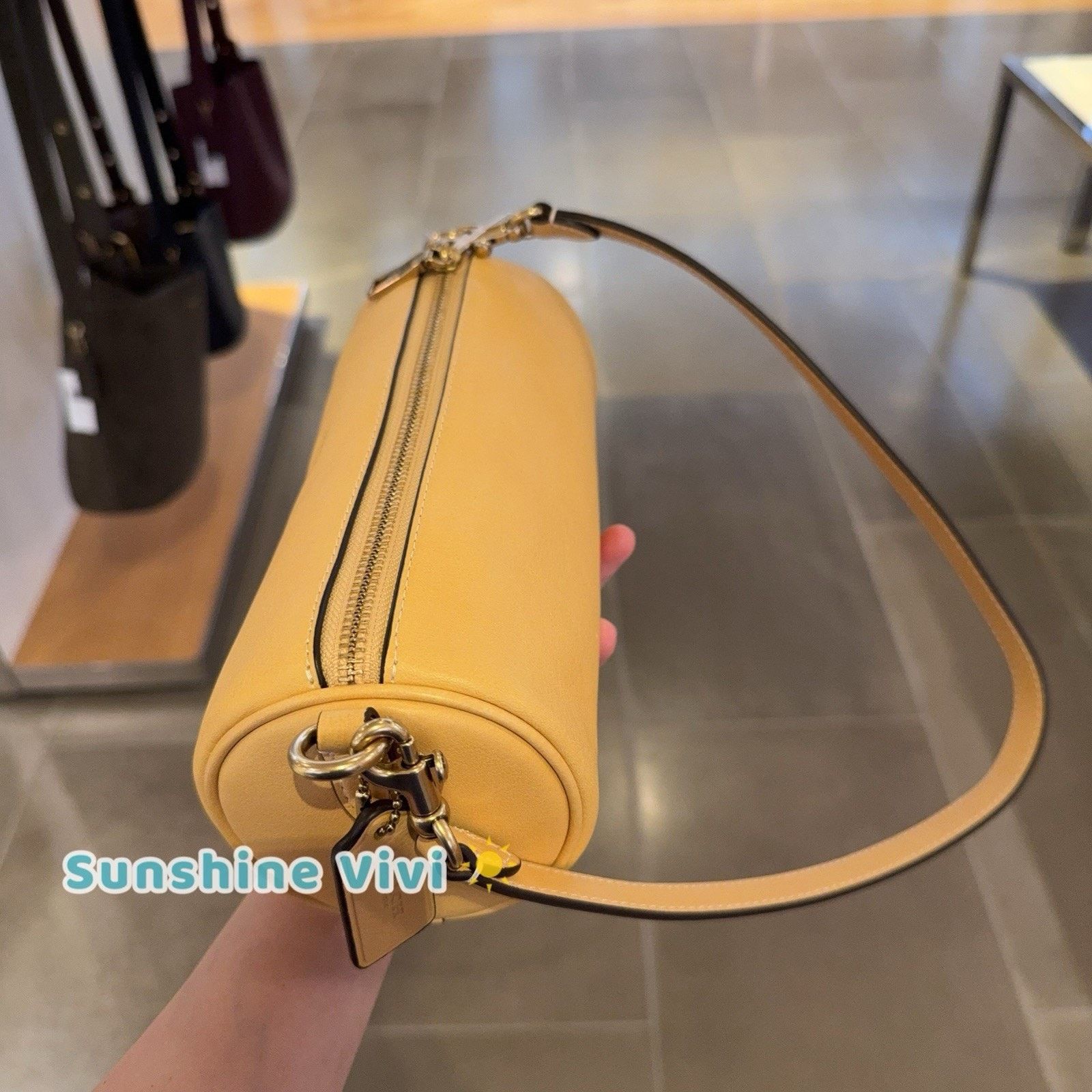 Coach NWT Coach Small Barrel Bag Leather Handbag CDY80 Vanilla Size ONE SIZE - 3 Thumbnail