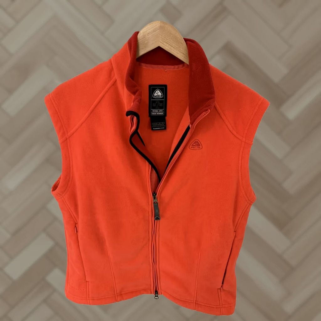 Nike ACG VINTAGE Nike ACG Vest Woman Red L 12-14 Full Zip Fleece Nike ACG Vest Women Large Red Fleece Full Zip Vest Size L / US 10 / IT 46 - 1 Thumbnail