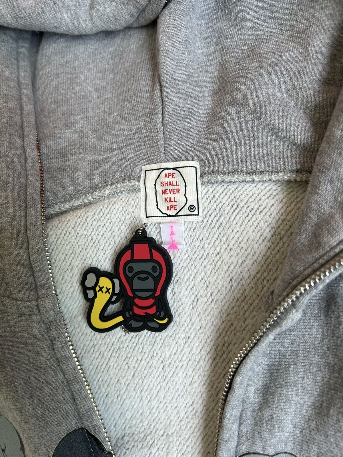 Bape × Kaws BAPE KAWS SMOKE CLOUD PLANE HOODIE Size US S / EU 44-46 / 1 - 7 Thumbnail