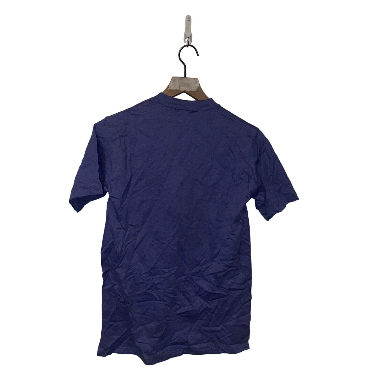 Jerzees 1989 Vintage Yellowstone Mountain Graphic Purple Shirt 80s Size M / US 6-8 / IT 42-44 - 11 Thumbnail