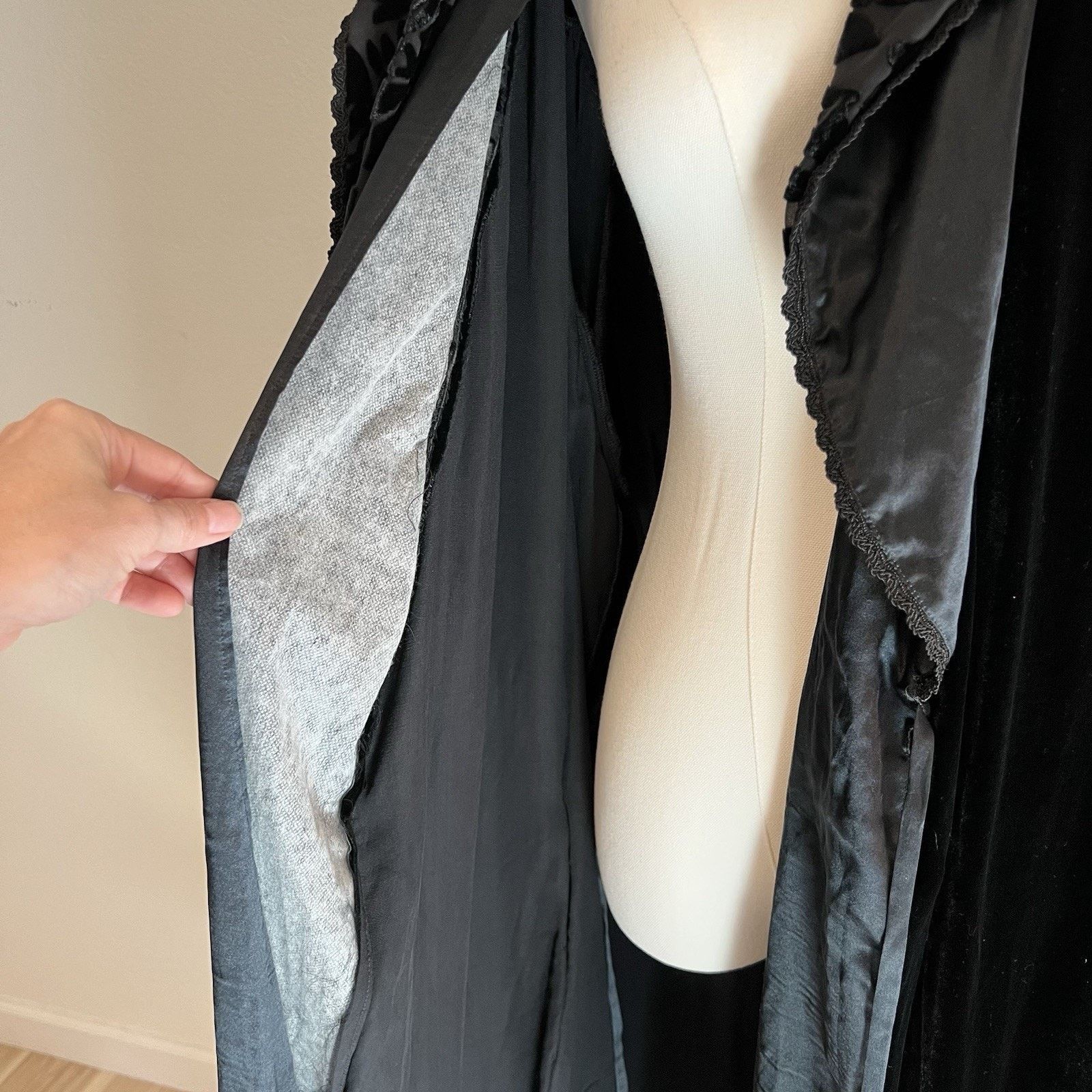 Other Eileen West Queen Anne’s Lace Velvet Silk Robe Black Size ONE SIZE - 7 Thumbnail