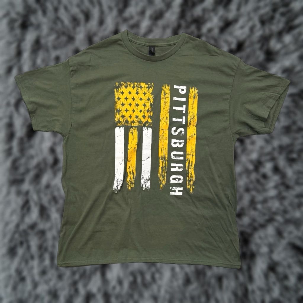 Gildan Pittsburgh Steelers Shirt XL Military Green Gold American Flag NFL Streetwear Mens Short Sleeve Crew Neck T-Shirt Size US XL / EU 56 / 4 - 1 Thumbnail