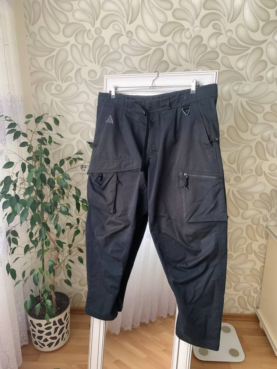 image of Nike Acg Cargo Pants Ss19 in Black, Men's (Size 36)