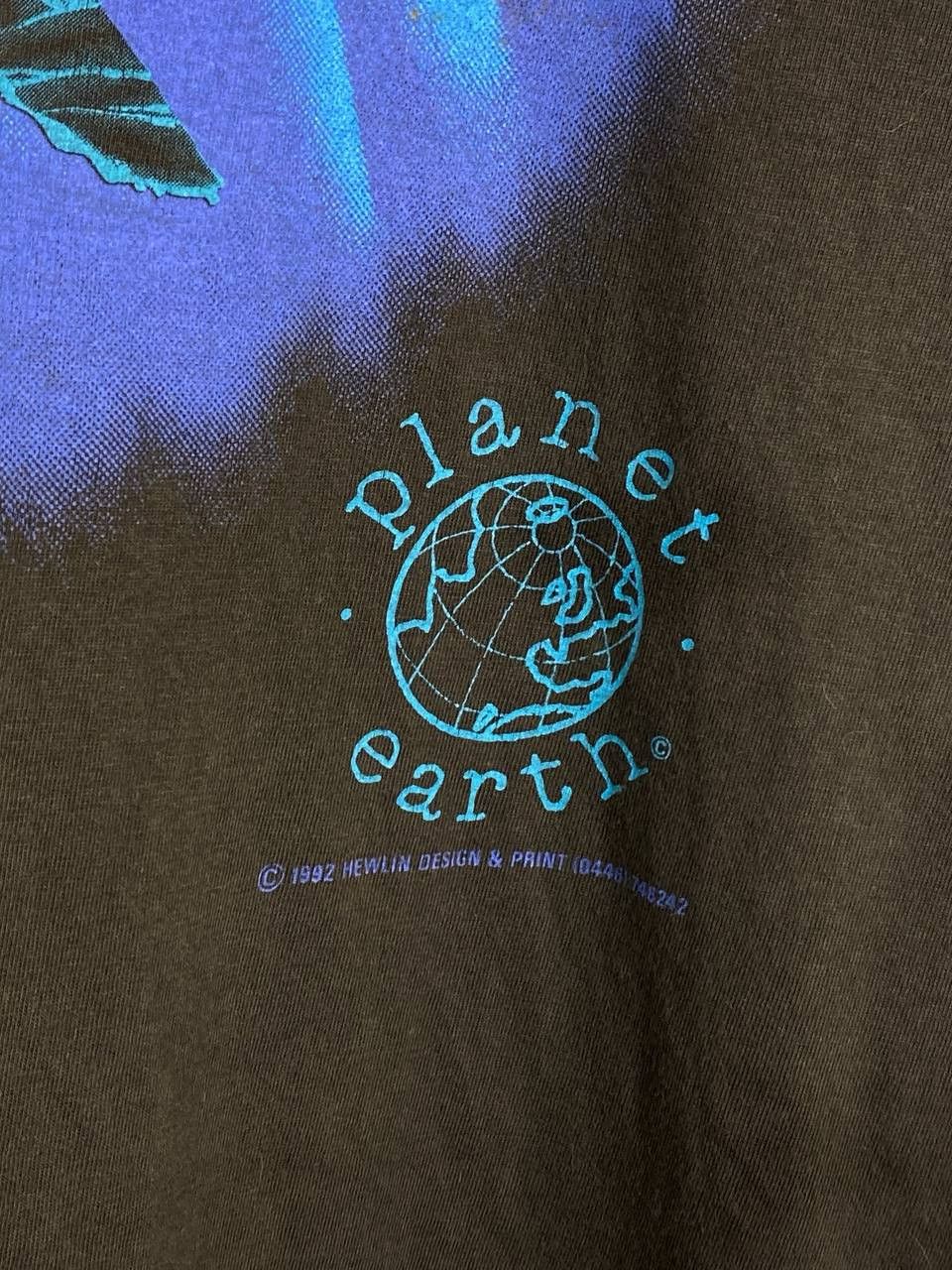 Vintage Vintage Earth Planet 1992 Blue Whale 90s Graphic Tee Size US XL / EU 56 / 4 - 7 Thumbnail