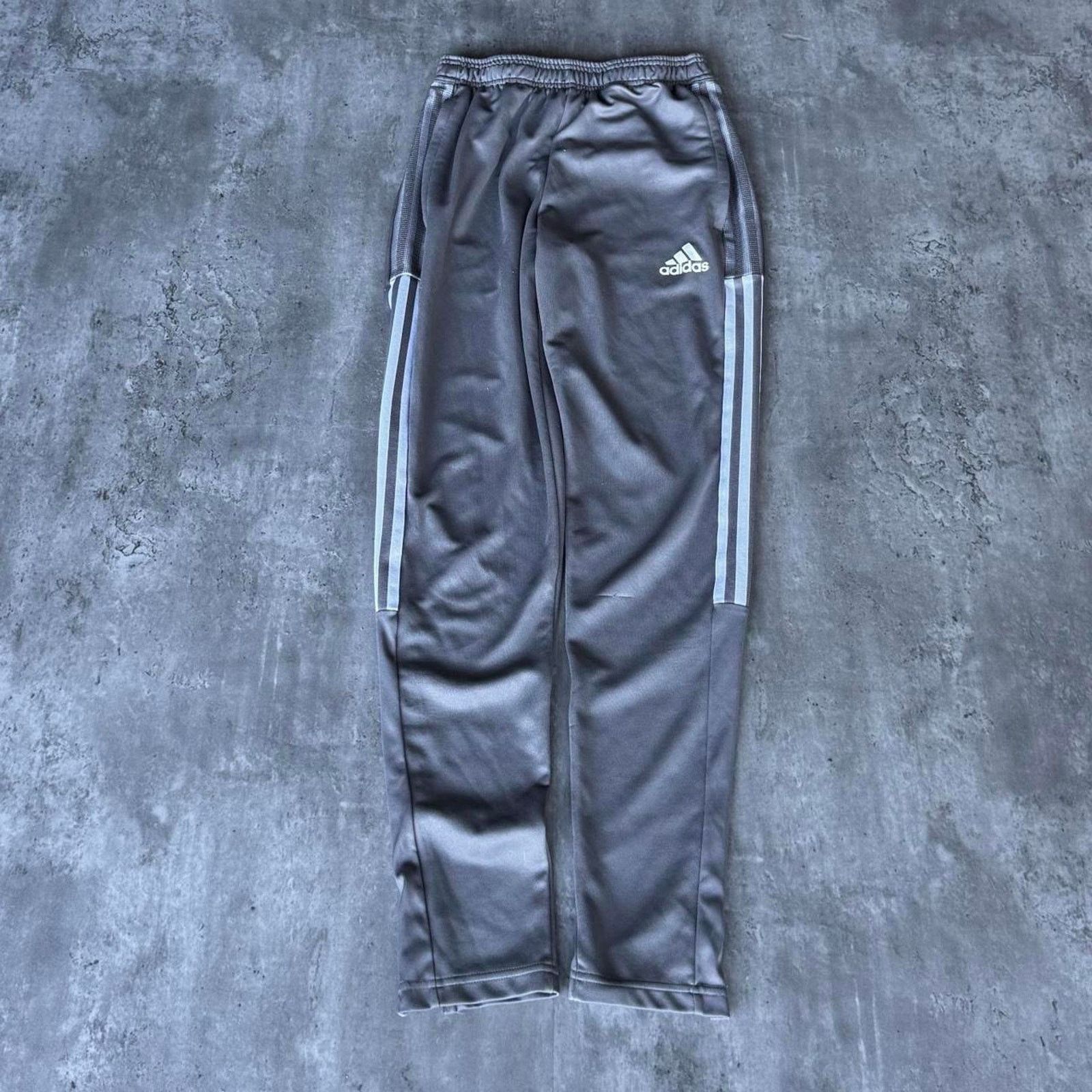 Adidas × Vintage Vintage Y2K Adidas Grey & White Three Stripes Sweatpants Size US 26 / EU 42 - 1 Thumbnail