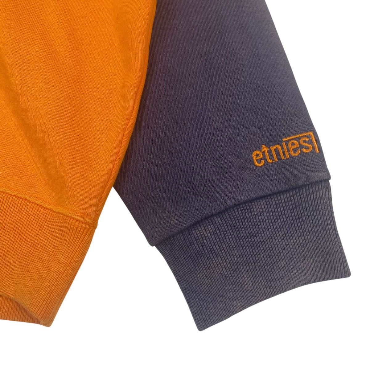 Vintage Vintage Etnies Printed Crewneck Sweatshirt Orange Size L Size US L / EU 52-54 / 3 - 5 Thumbnail